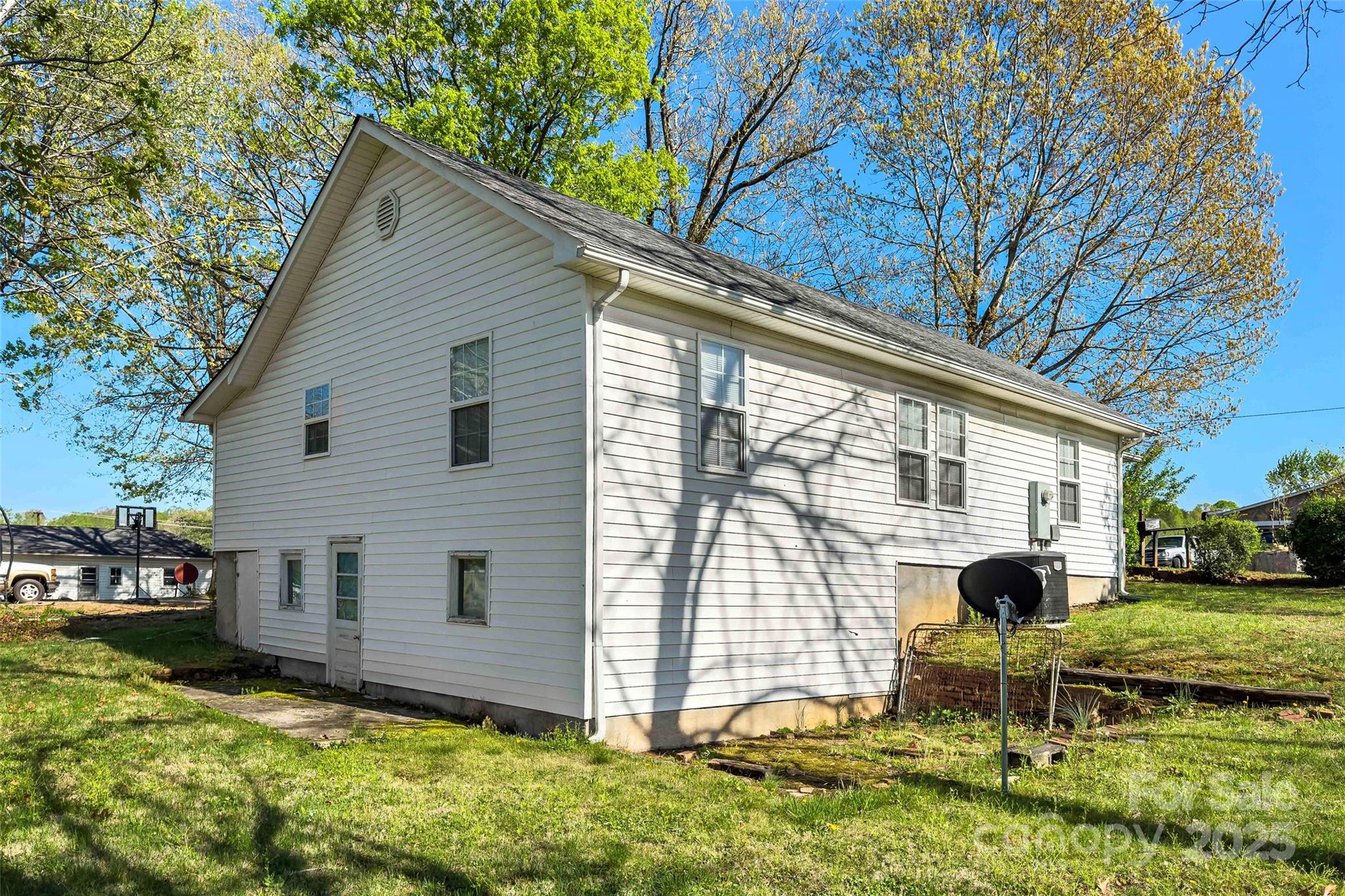 36 & 50 Catawba Avenue Property Photo 16