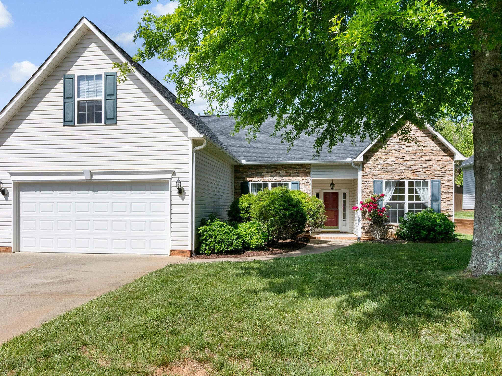 10 Summer Meadow Road Property Photo 1
