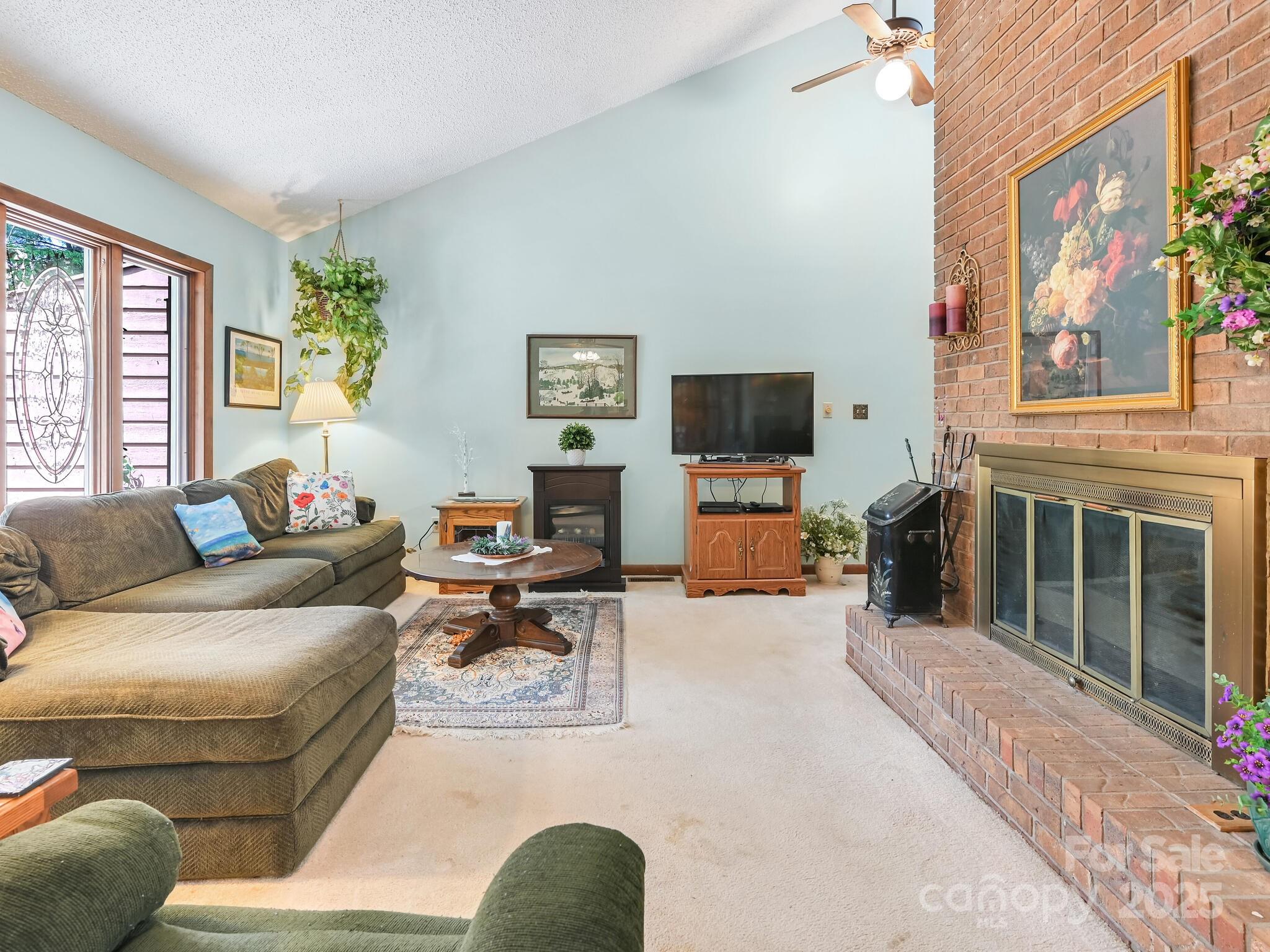 306 Woodfield Drive Property Photo 6