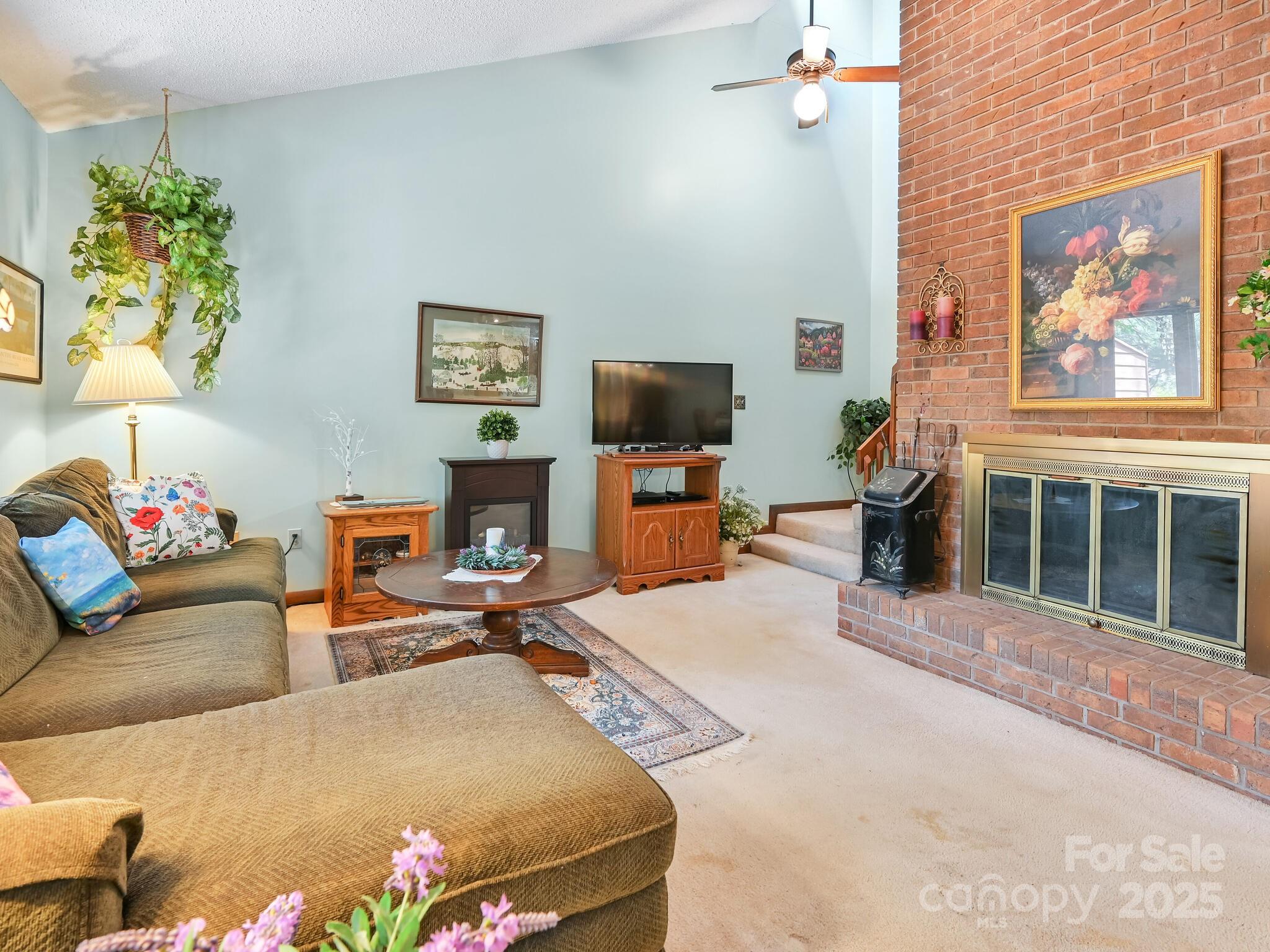 306 Woodfield Drive Property Photo 7