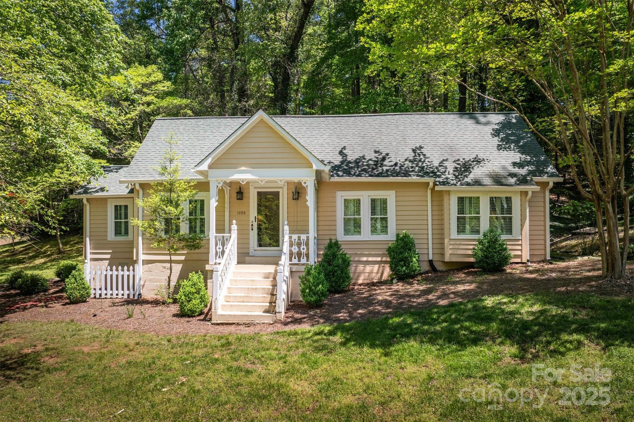 1026 Shelby Lane Property Photo 4