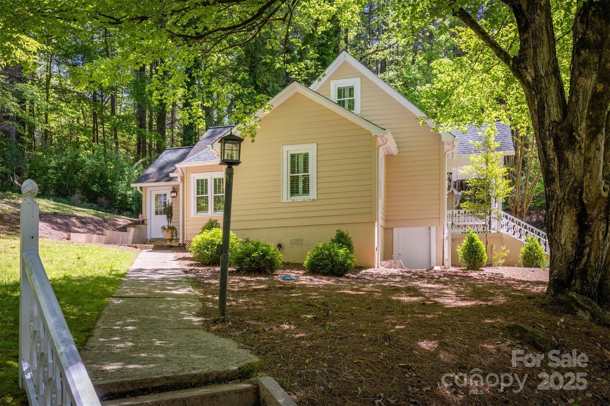 1026 Shelby Lane Property Photo 5
