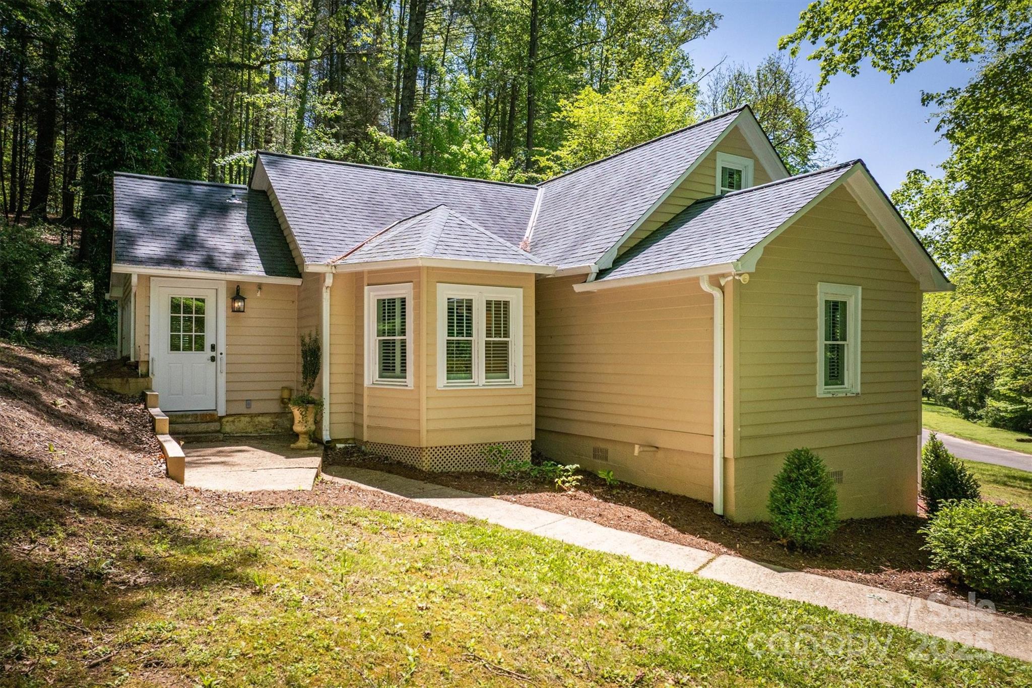 1026 Shelby Lane Property Photo 6