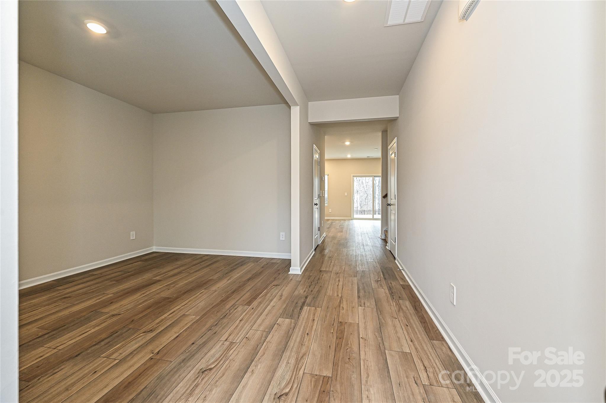 2159 Sunflower Circle Property Photo 2