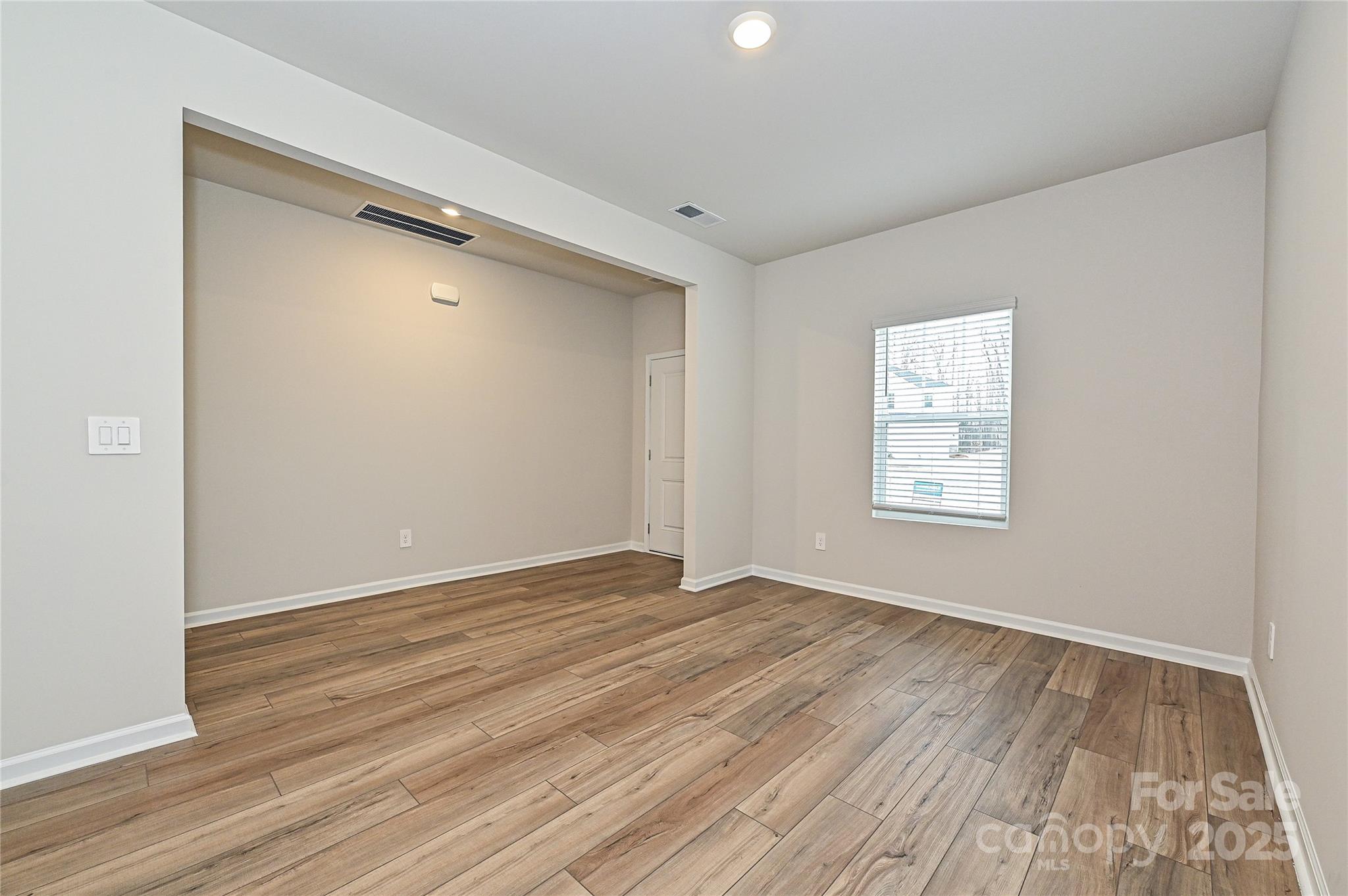2159 Sunflower Circle Property Photo 3