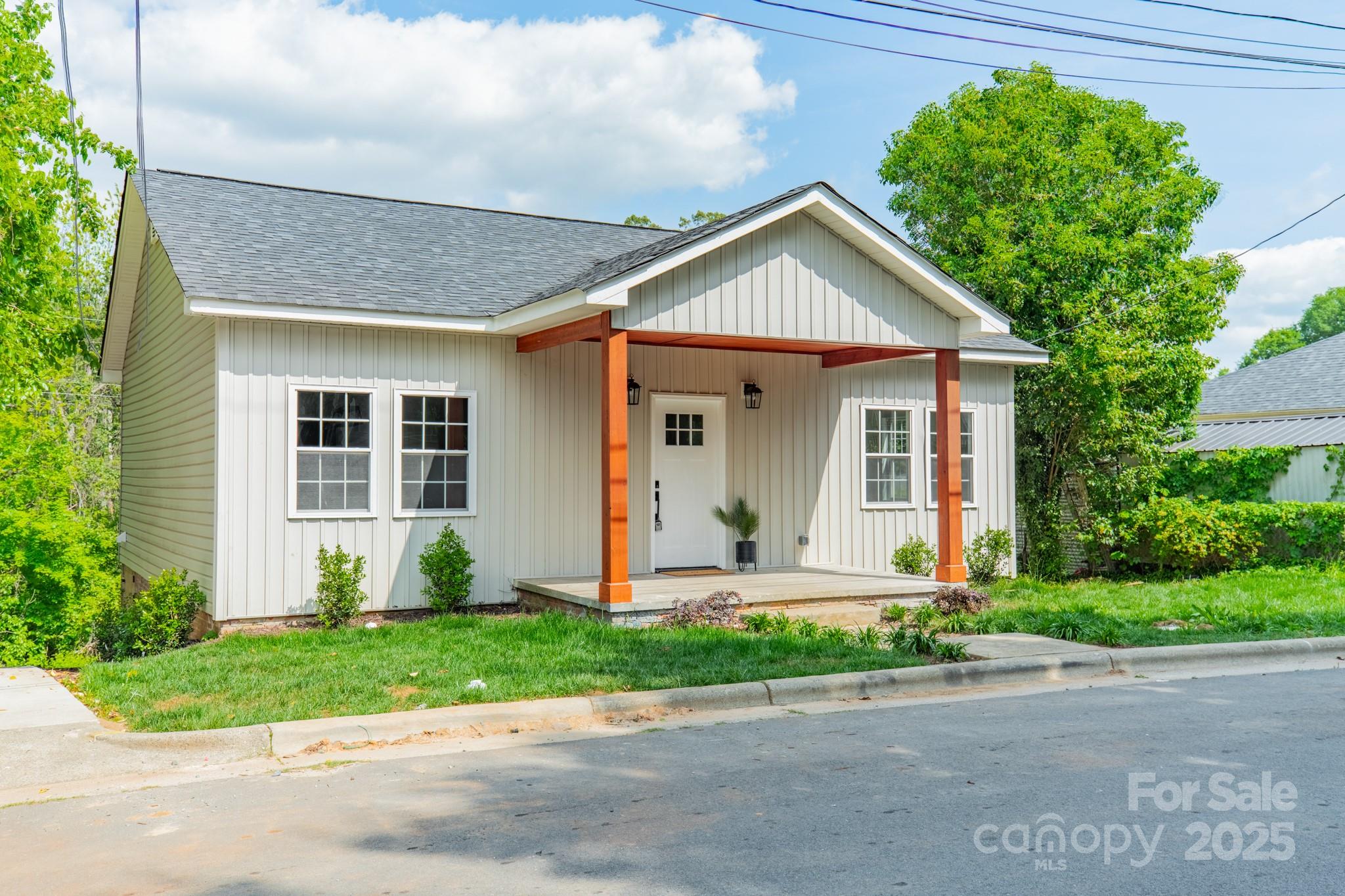 322 S Hill Street Property Photo 5