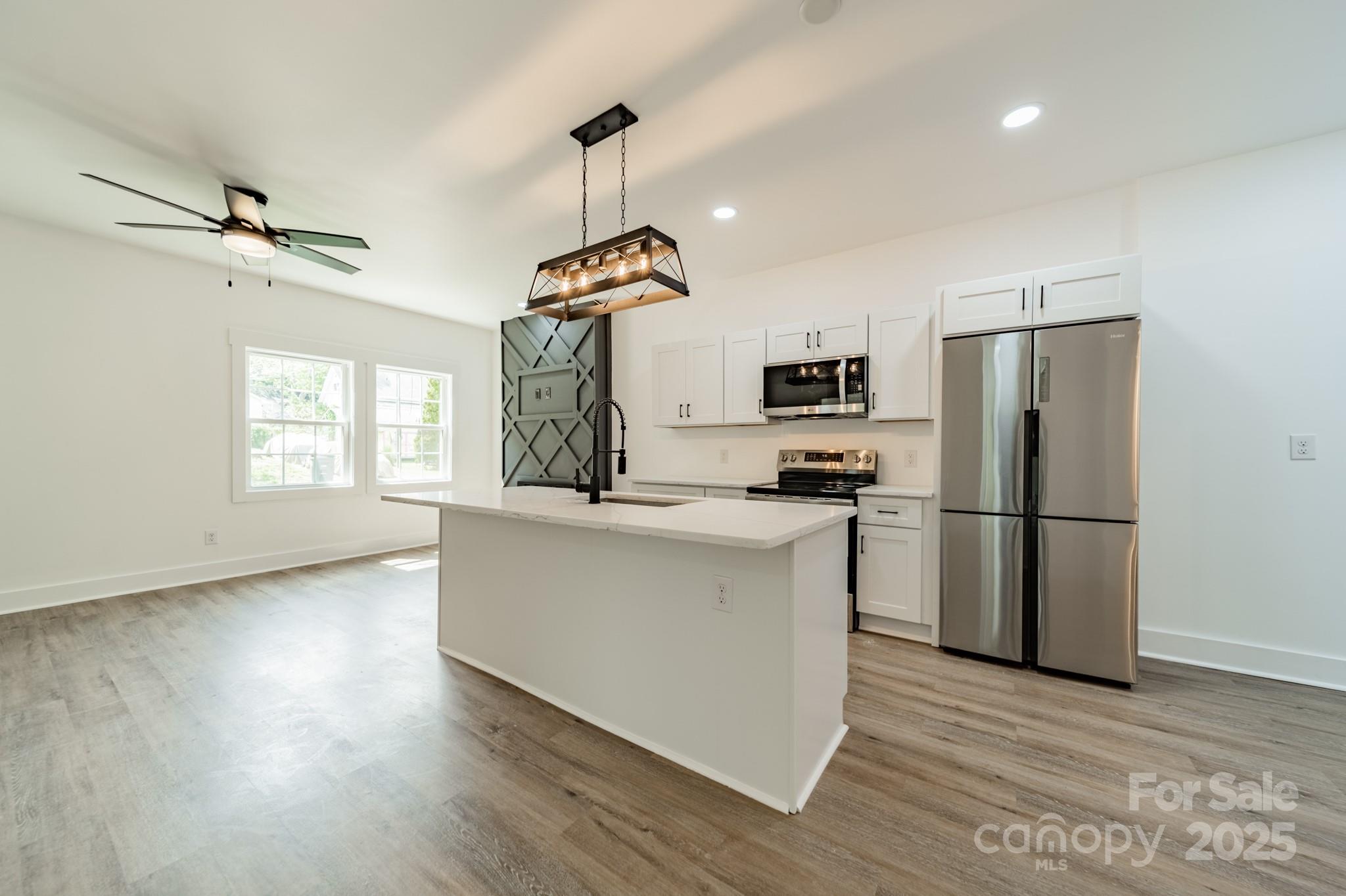 322 S Hill Street Property Photo 10