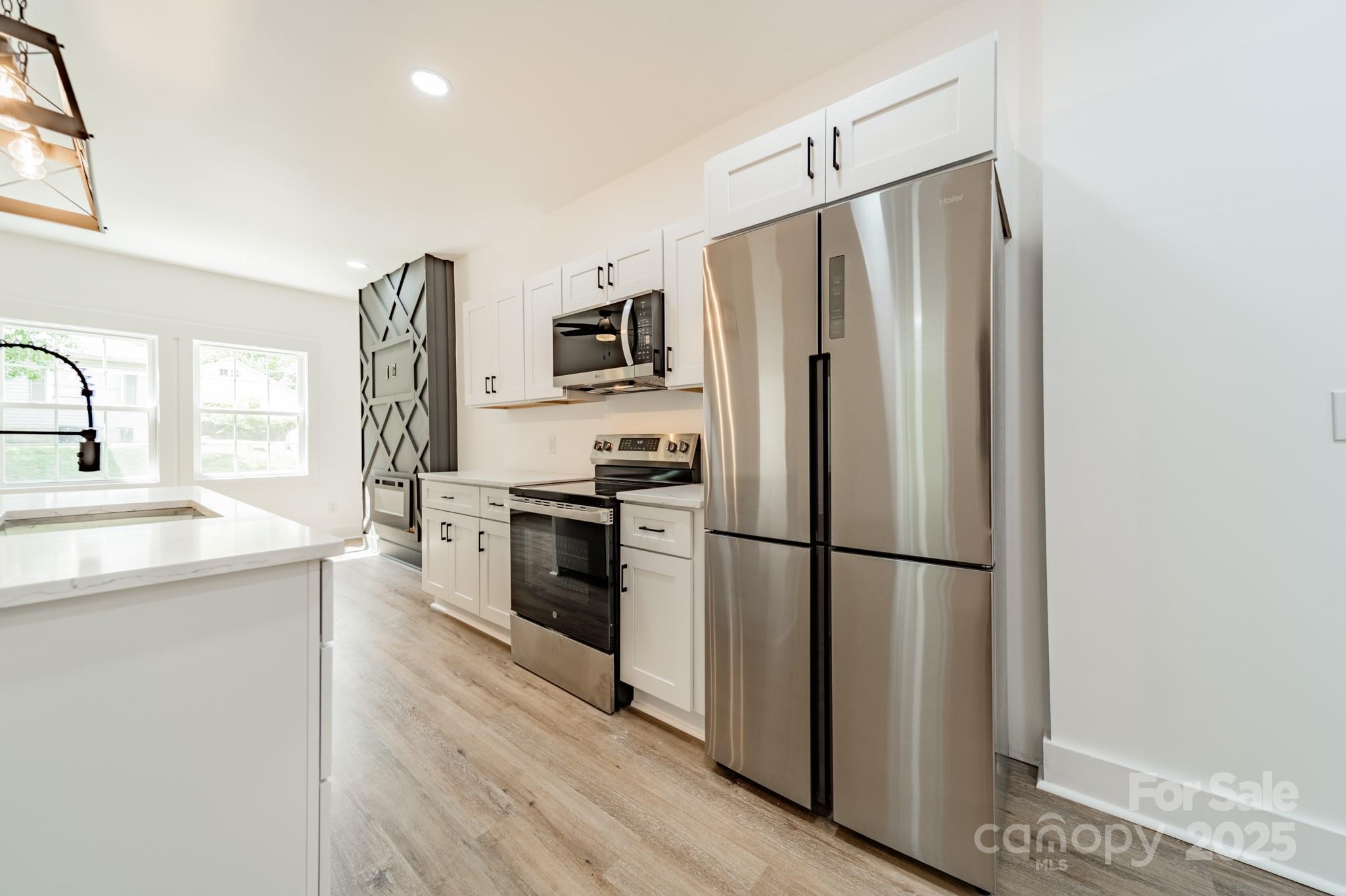 322 S Hill Street Property Photo 11