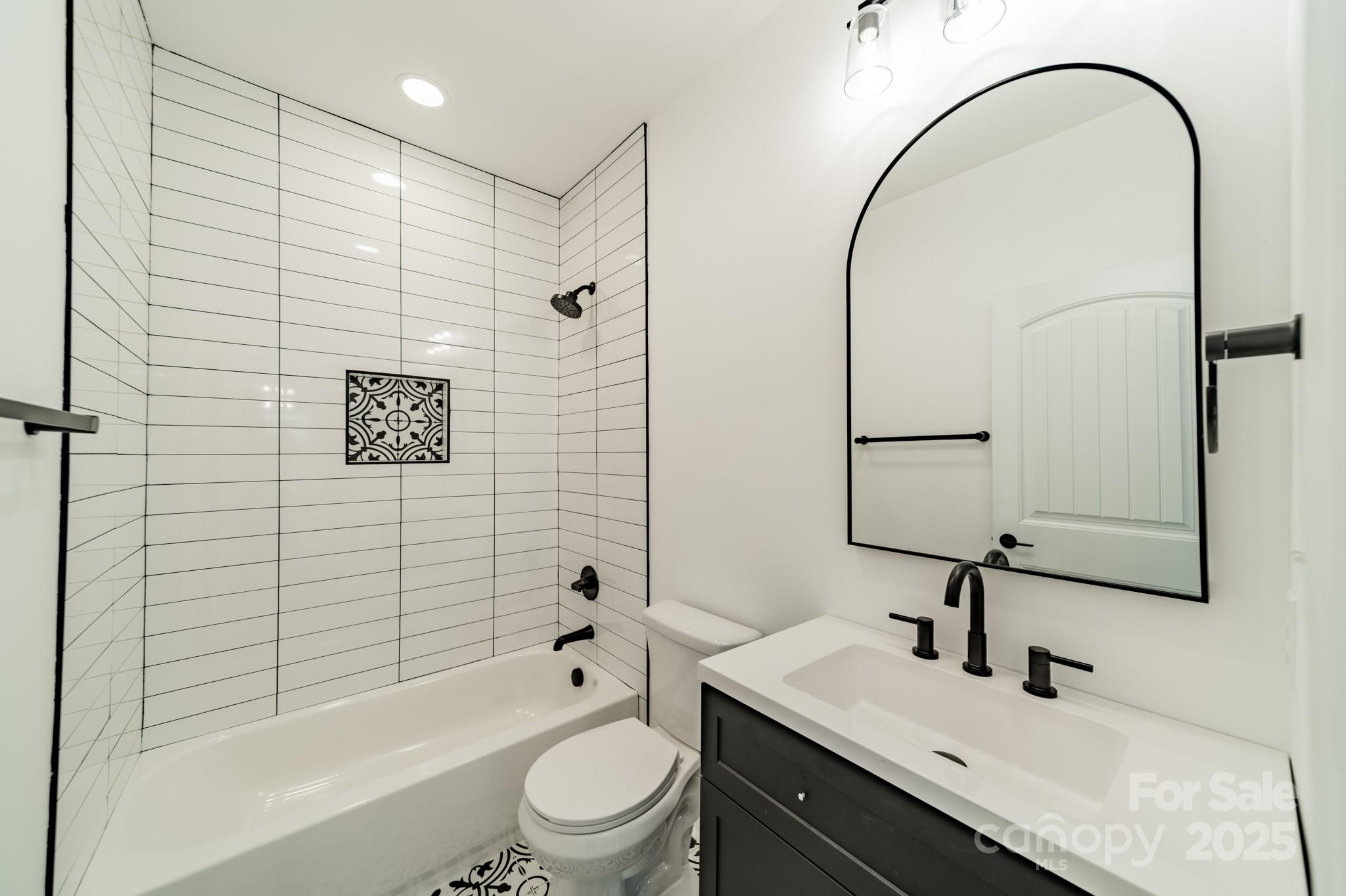 322 S Hill Street Property Photo 15