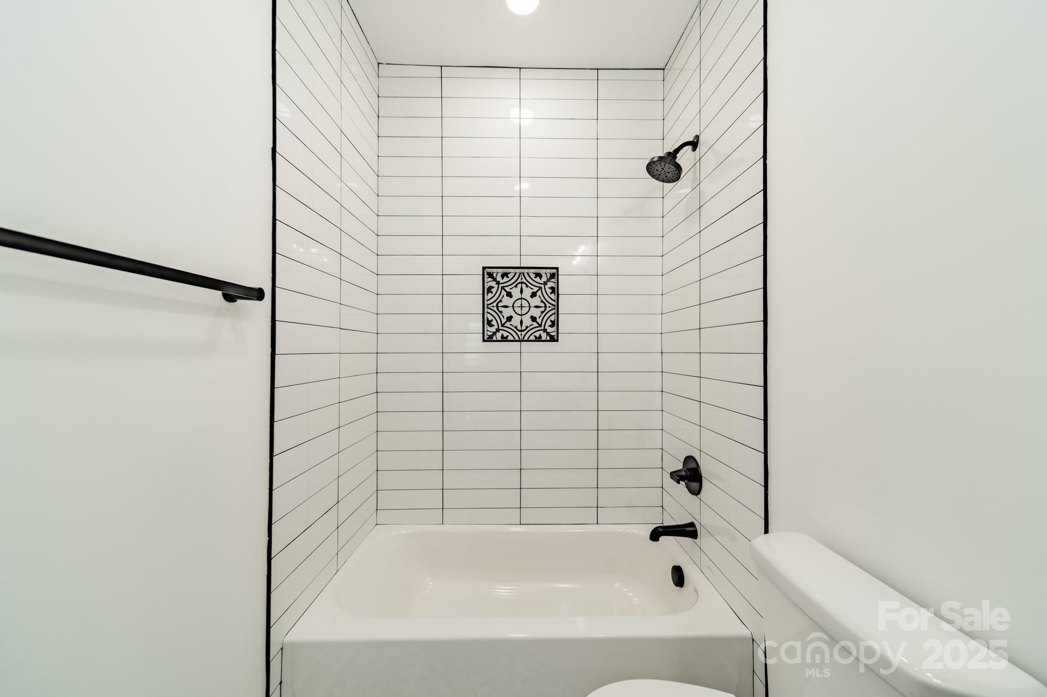 322 S Hill Street Property Photo 16