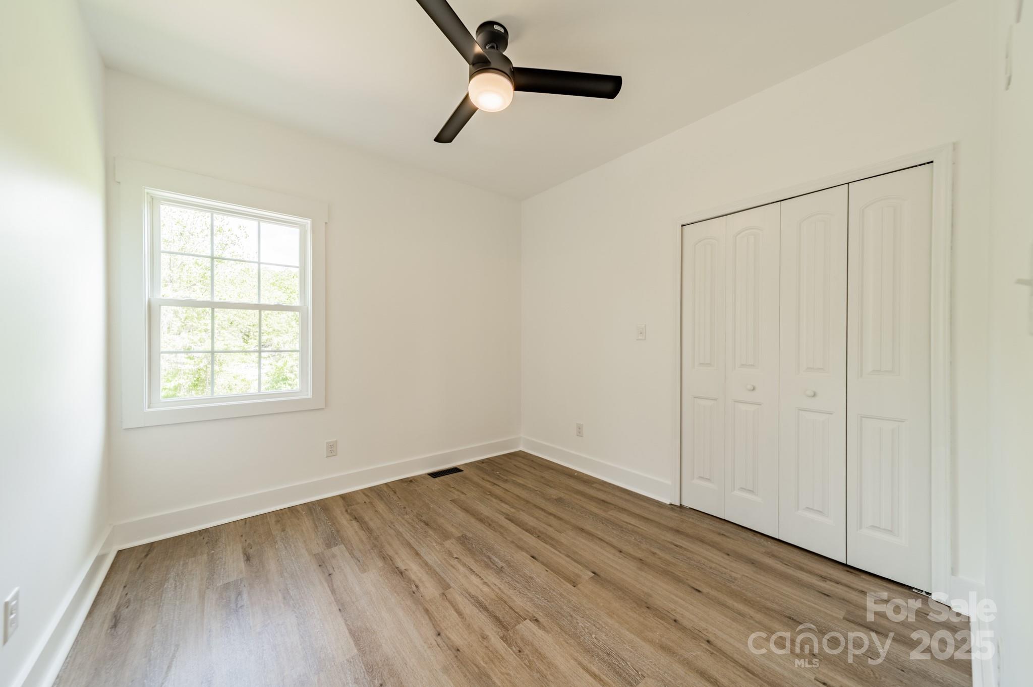 322 S Hill Street Property Photo 17