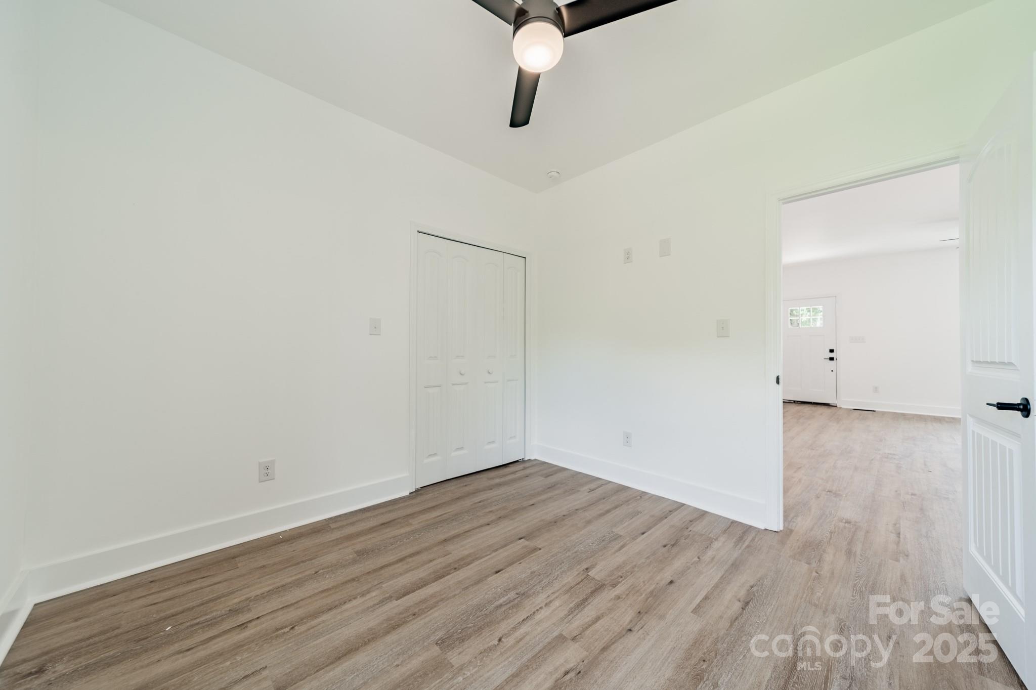 322 S Hill Street Property Photo 18