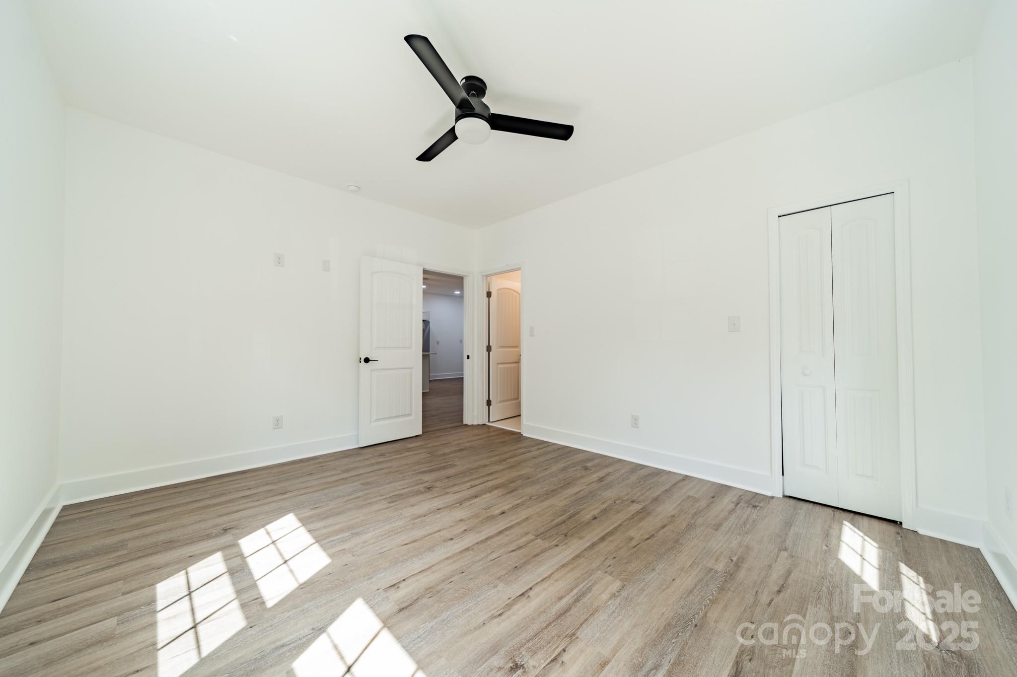 322 S Hill Street Property Photo 21