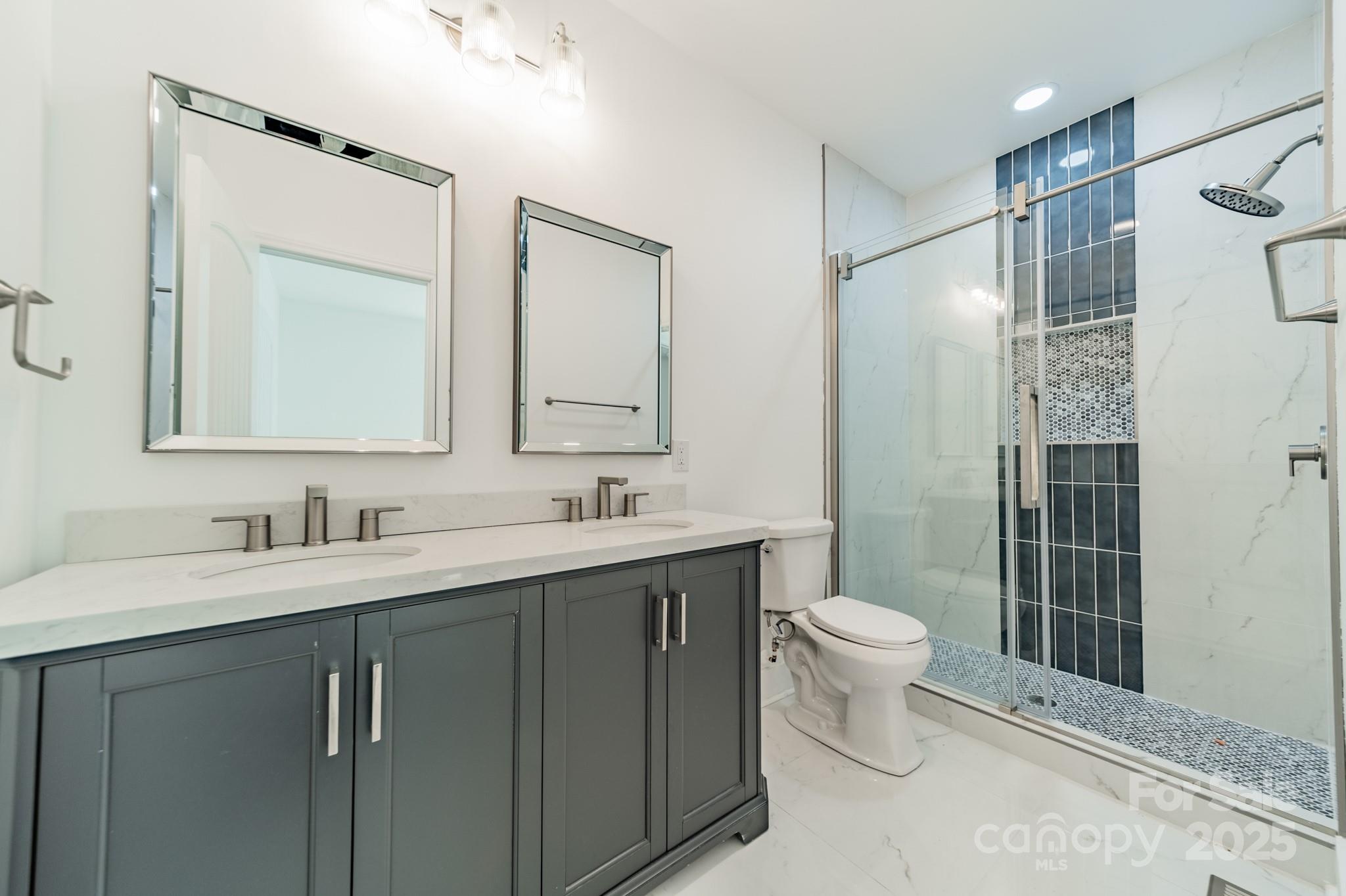 322 S Hill Street Property Photo 22