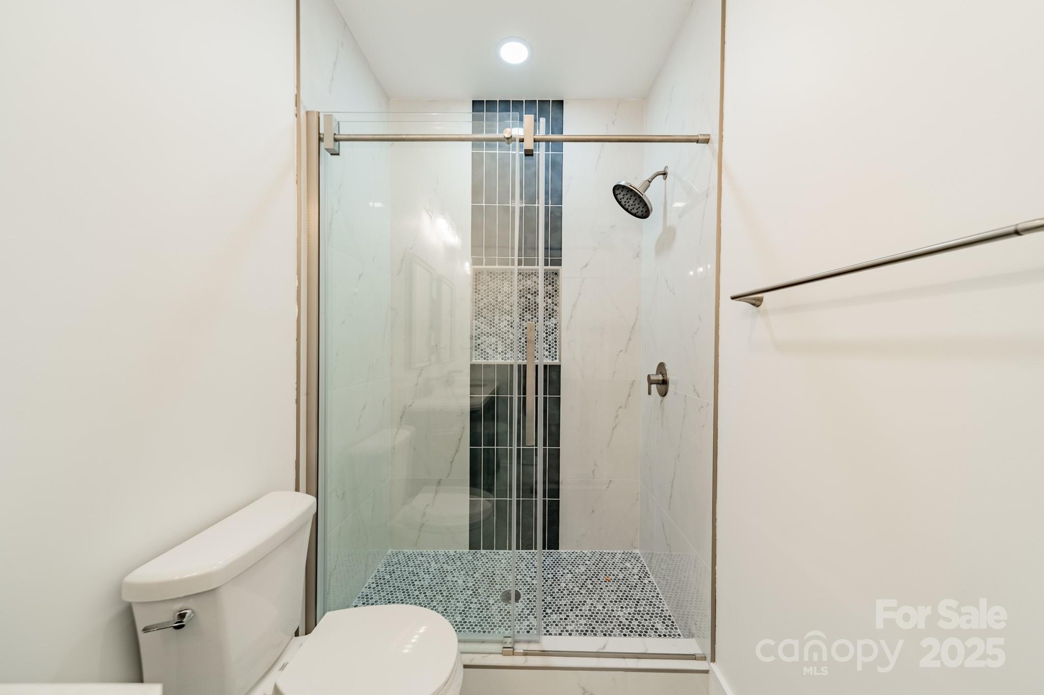 322 S Hill Street Property Photo 24