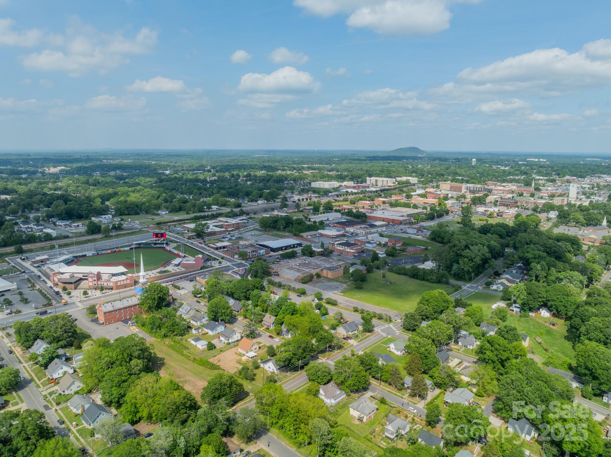 322 S Hill Street Property Photo 25