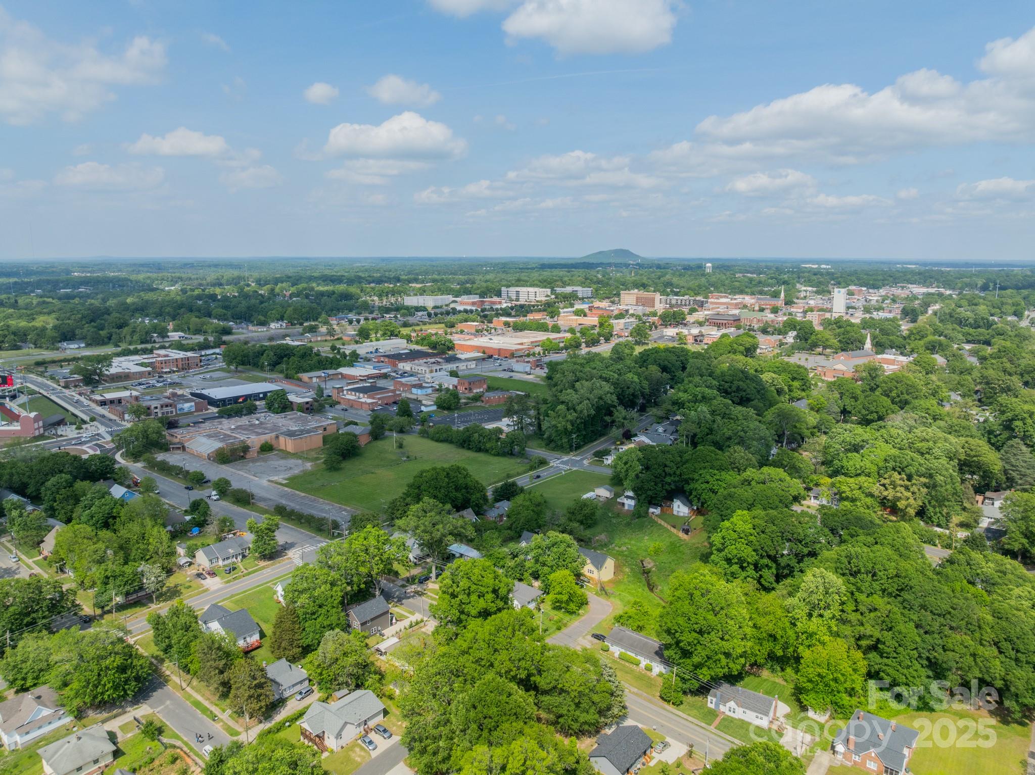 322 S Hill Street Property Photo 26