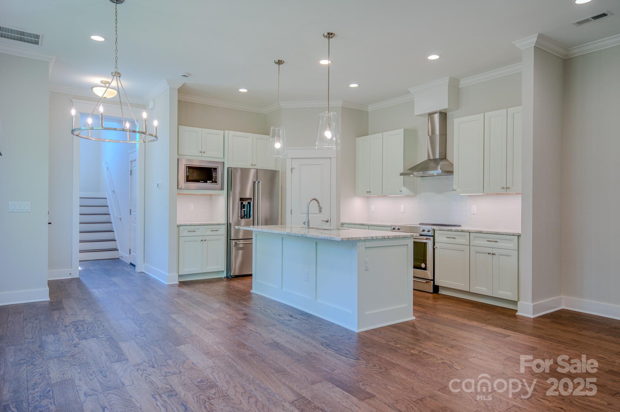 151 Collin Place 15 Property Photo 3