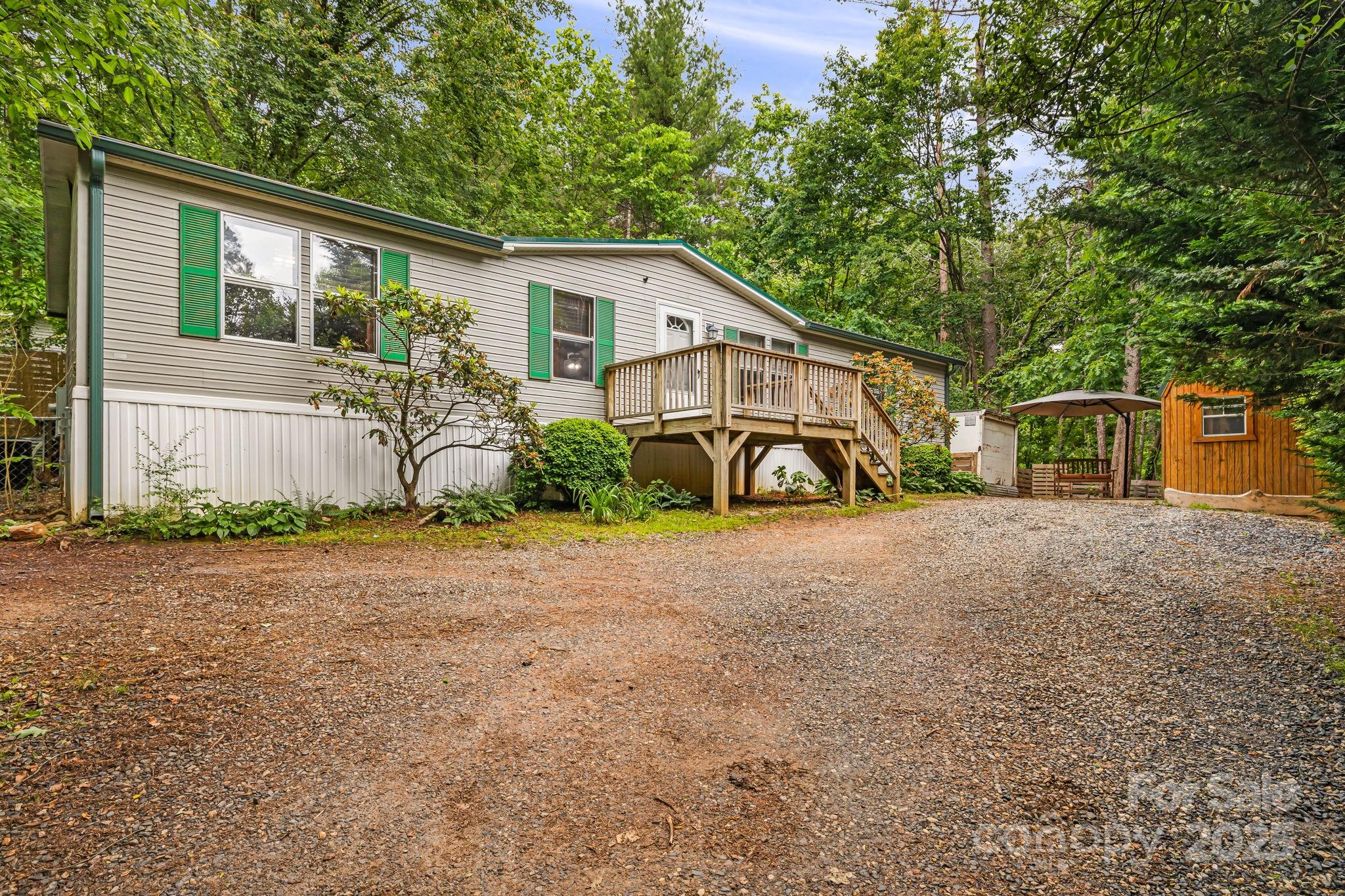 15 Robin Lane Property Photo 3