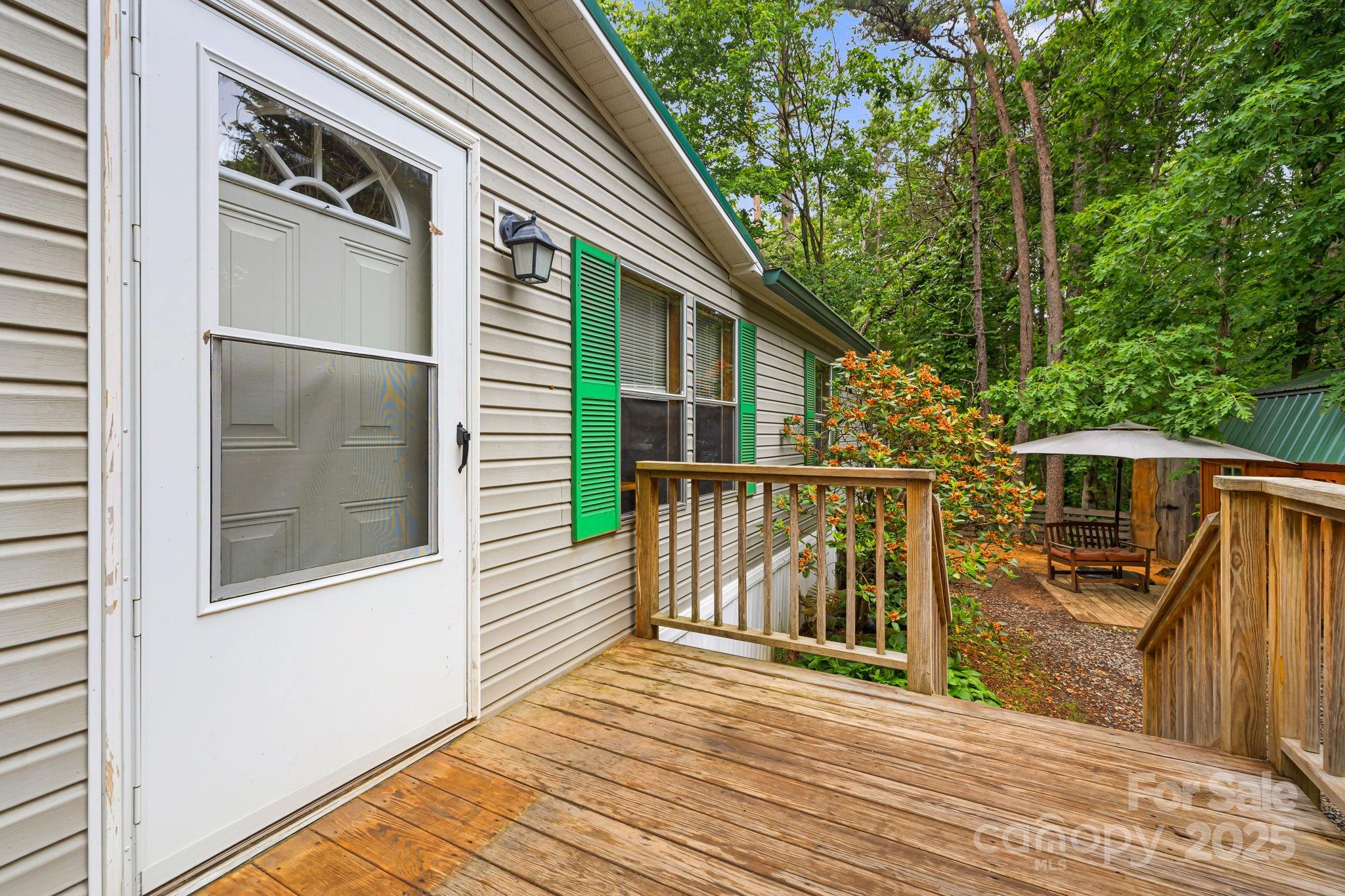 15 Robin Lane Property Photo 4