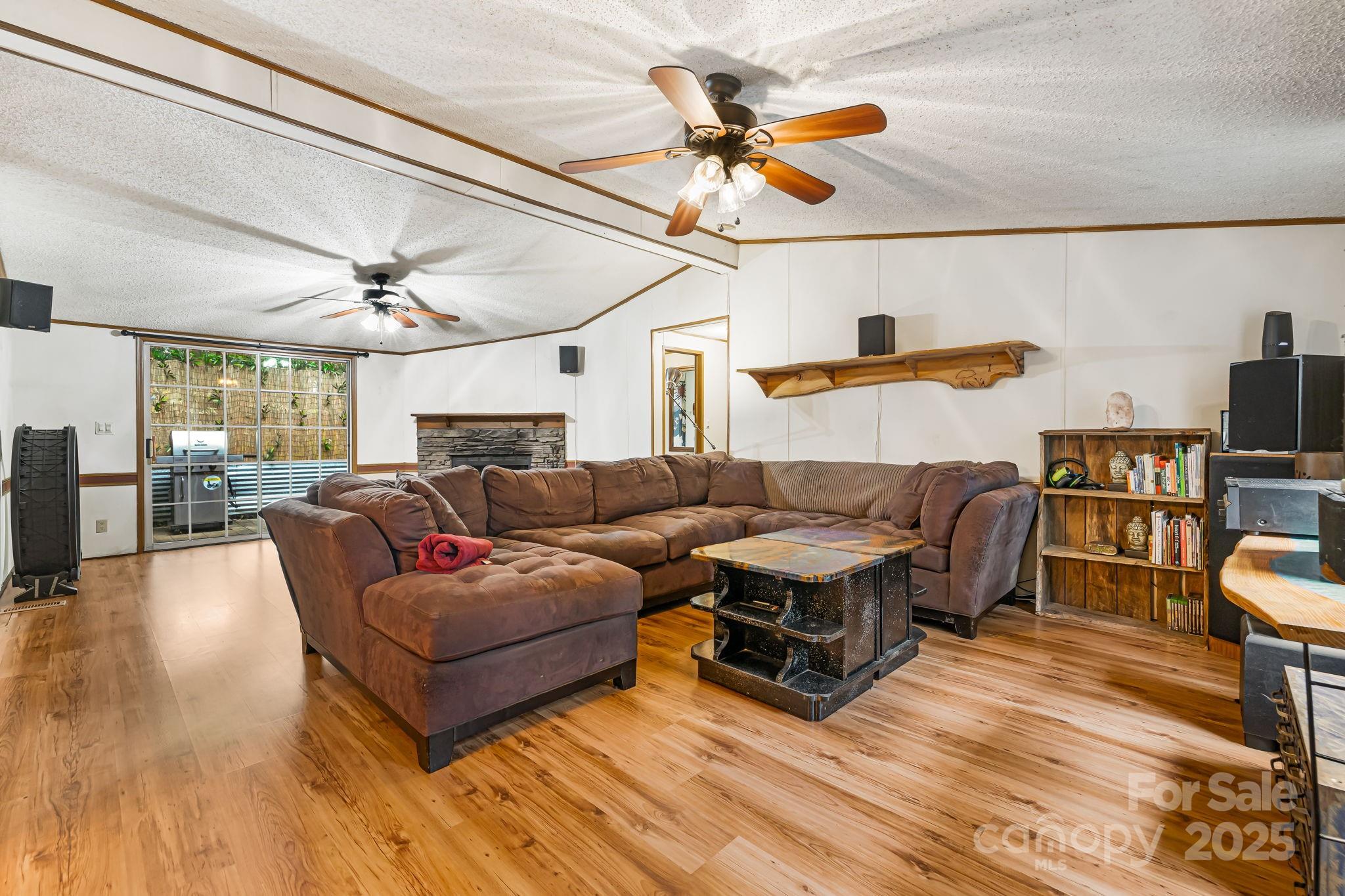 15 Robin Lane Property Photo 5