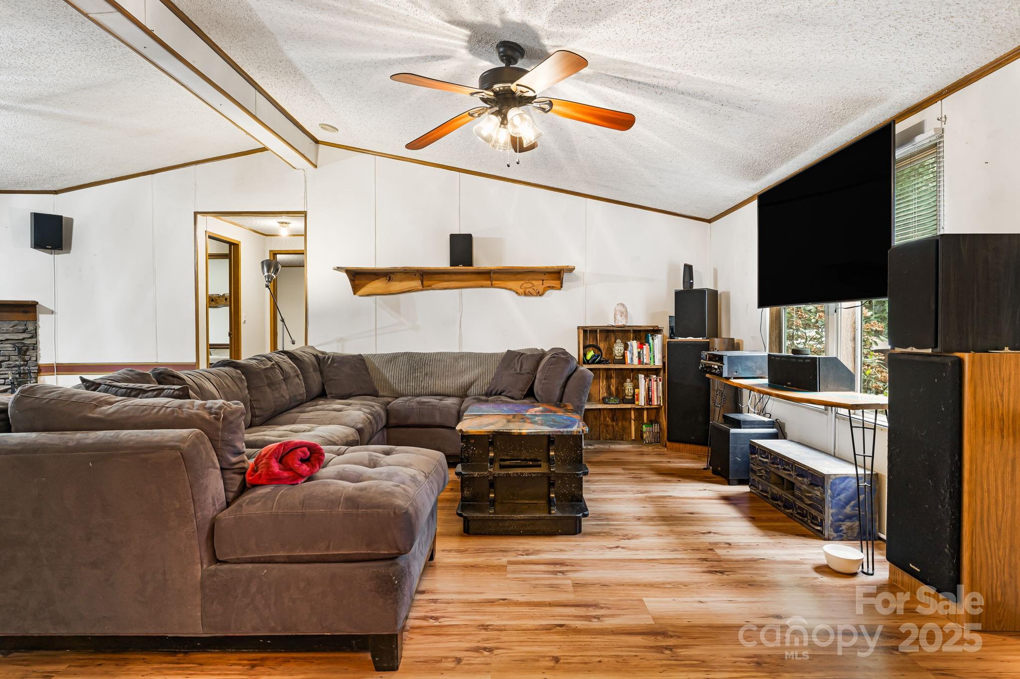 15 Robin Lane Property Photo 7