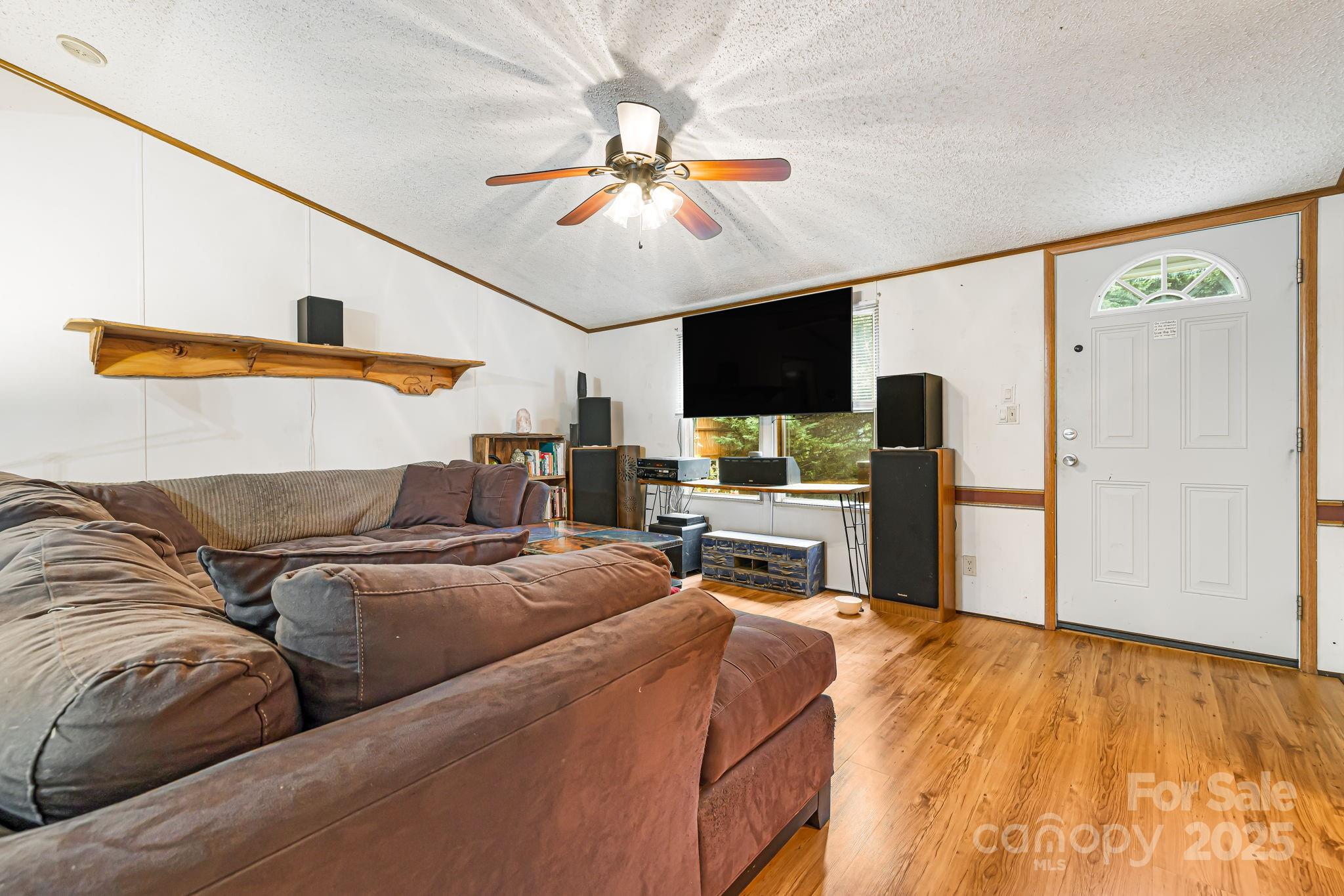 15 Robin Lane Property Photo 8