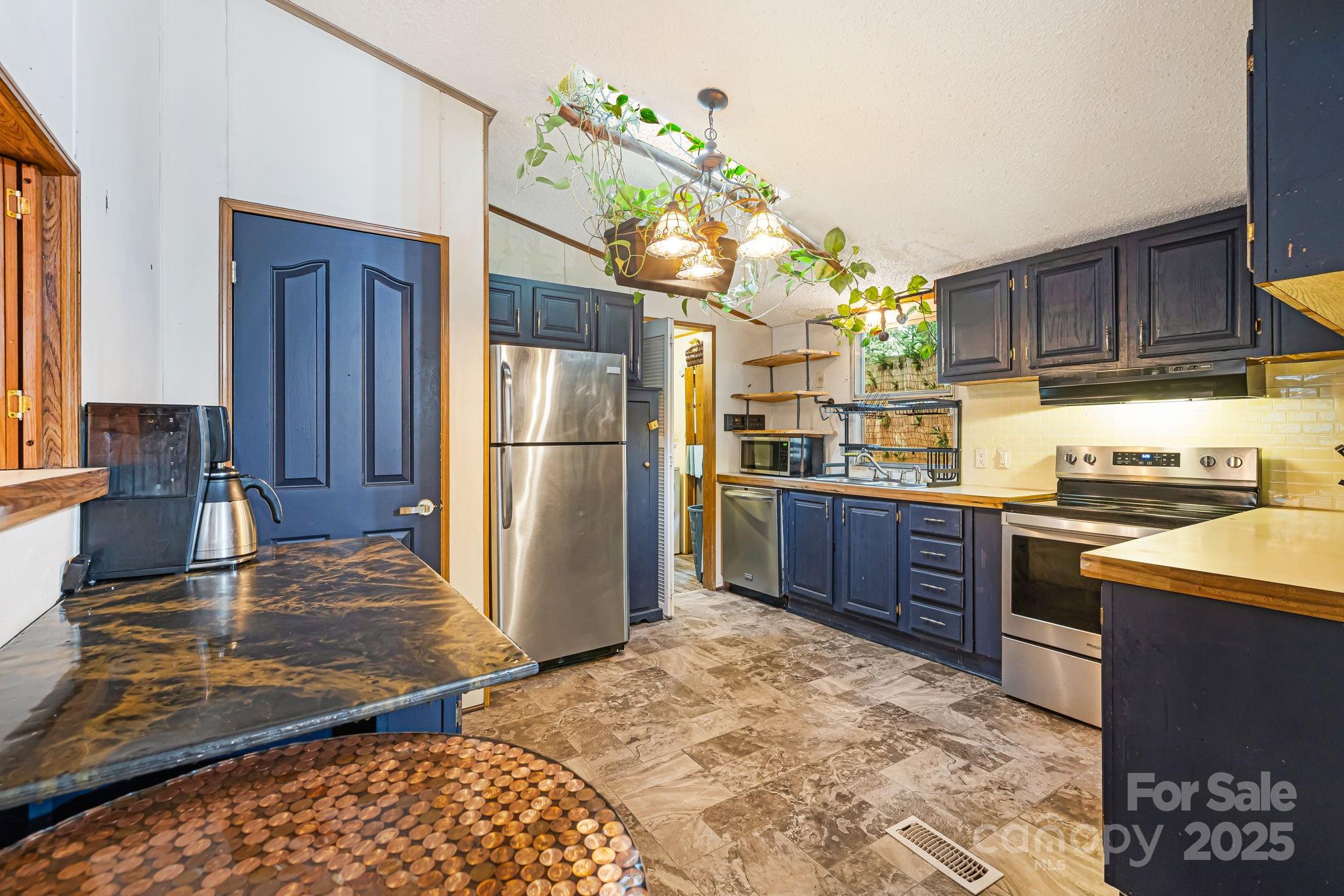 15 Robin Lane Property Photo 12