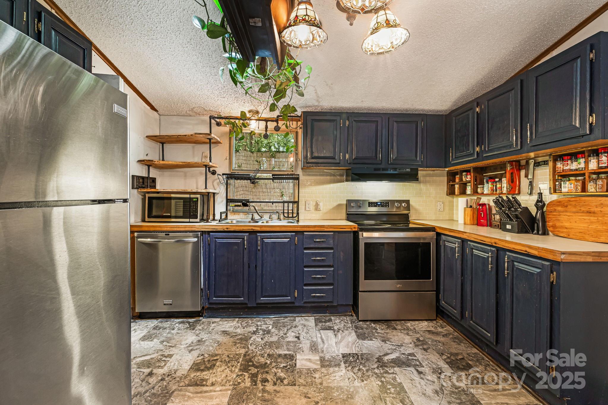 15 Robin Lane Property Photo 13