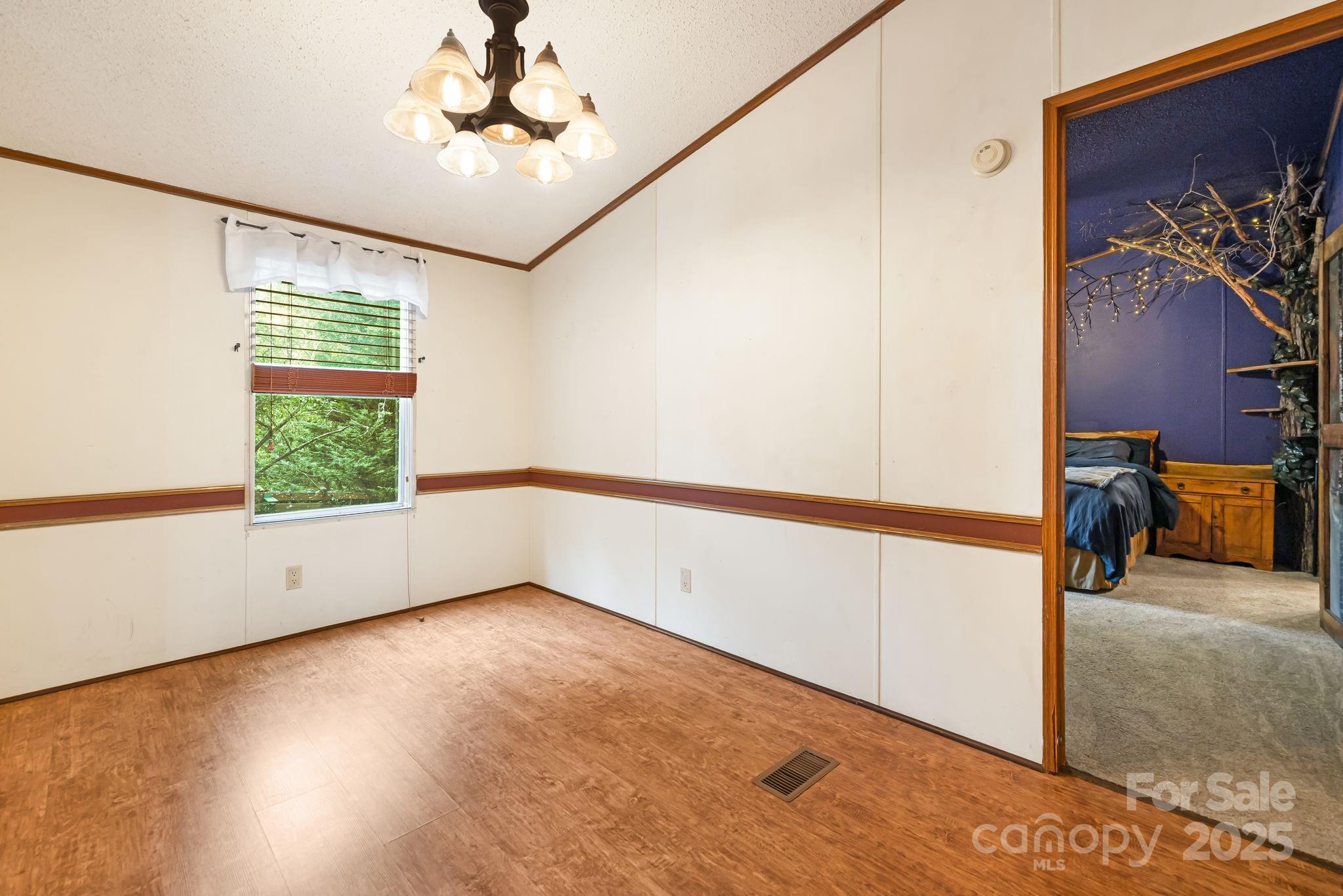 15 Robin Lane Property Photo 16