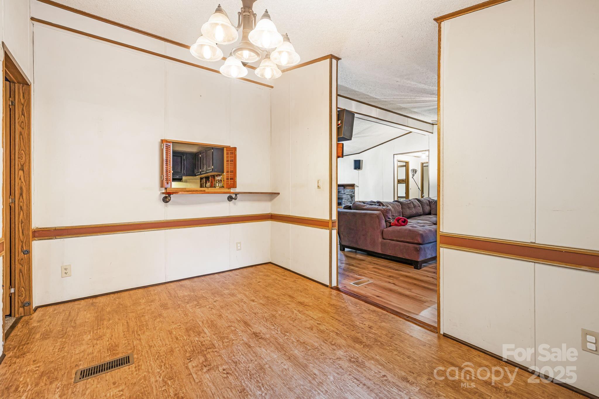 15 Robin Lane Property Photo 17