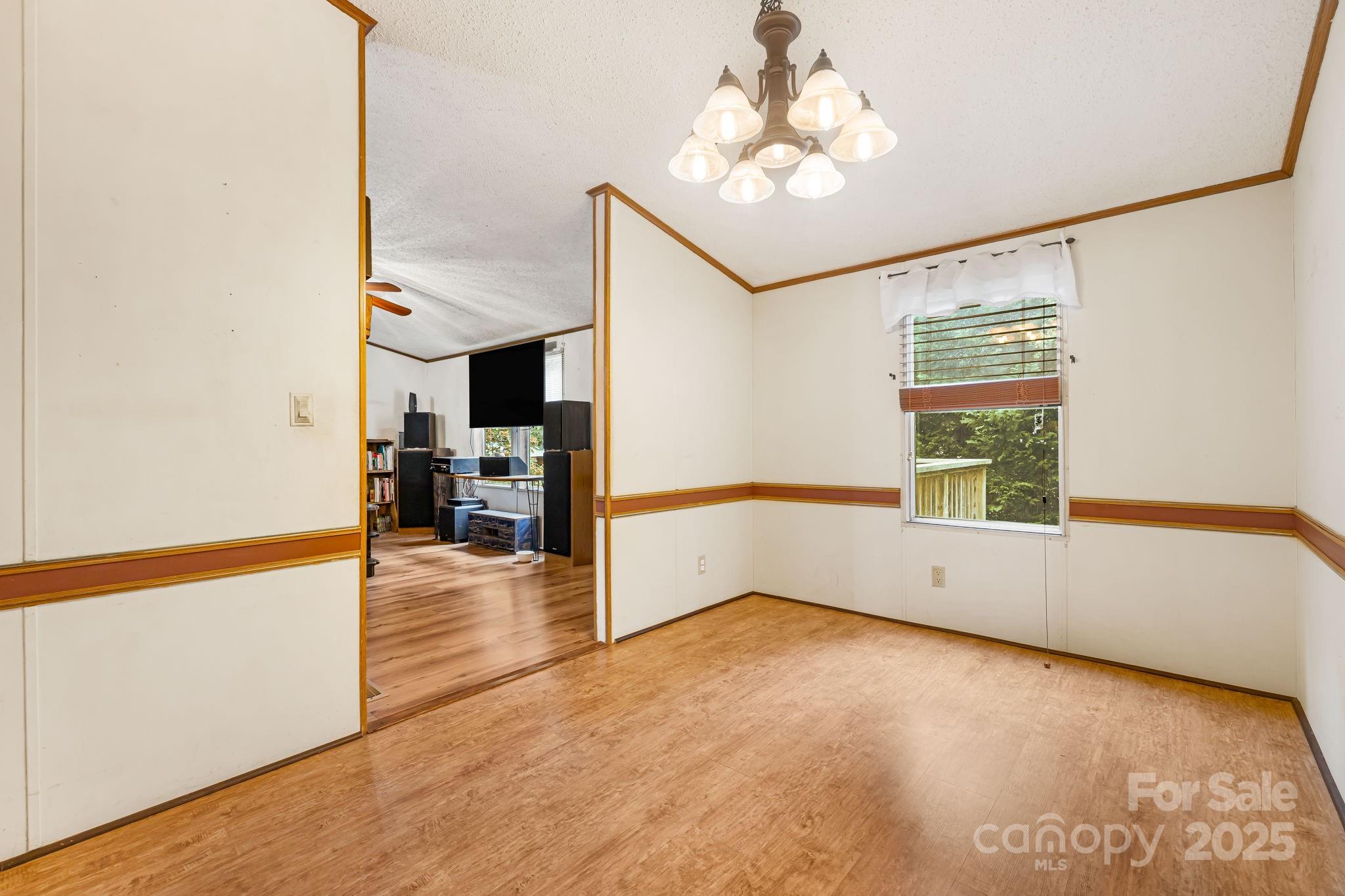 15 Robin Lane Property Photo 18