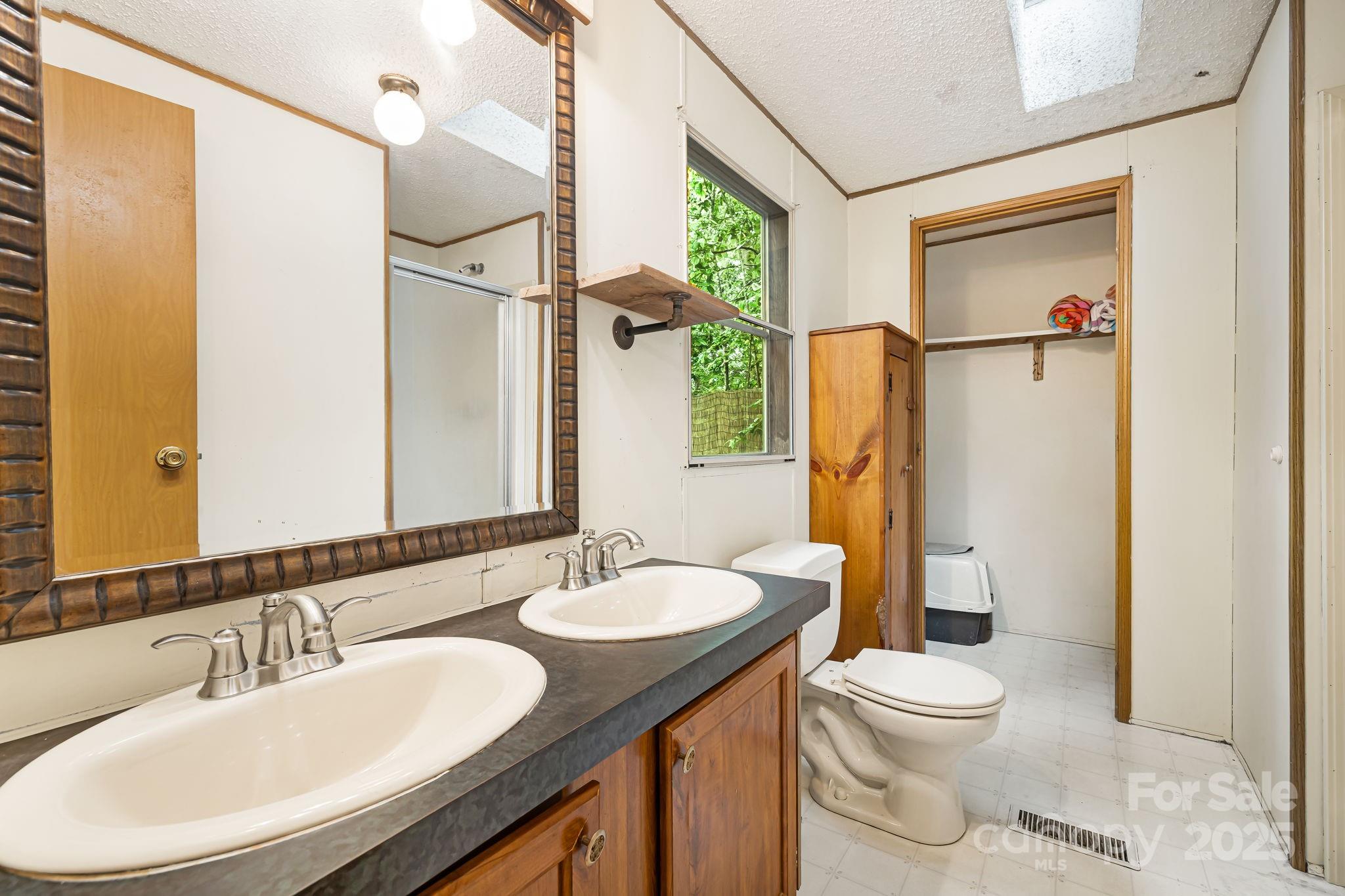 15 Robin Lane Property Photo 23