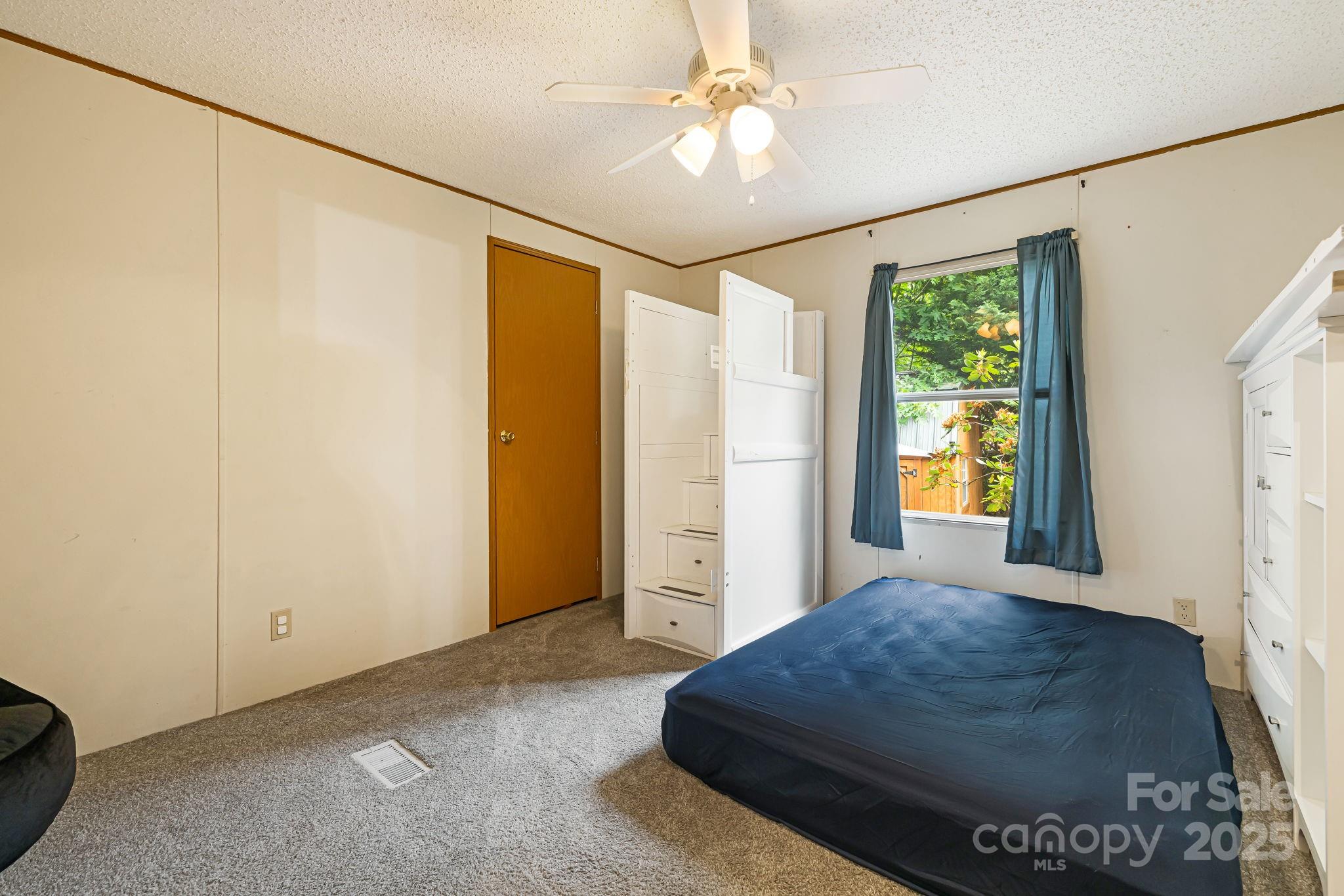 15 Robin Lane Property Photo 24