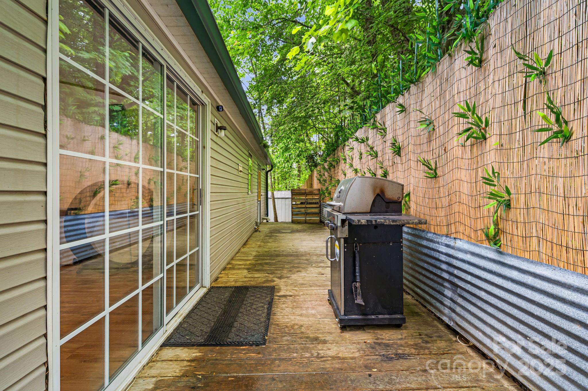 15 Robin Lane Property Photo 30