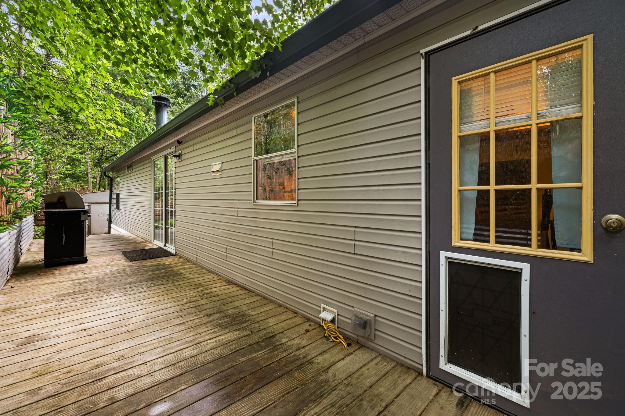 15 Robin Lane Property Photo 31