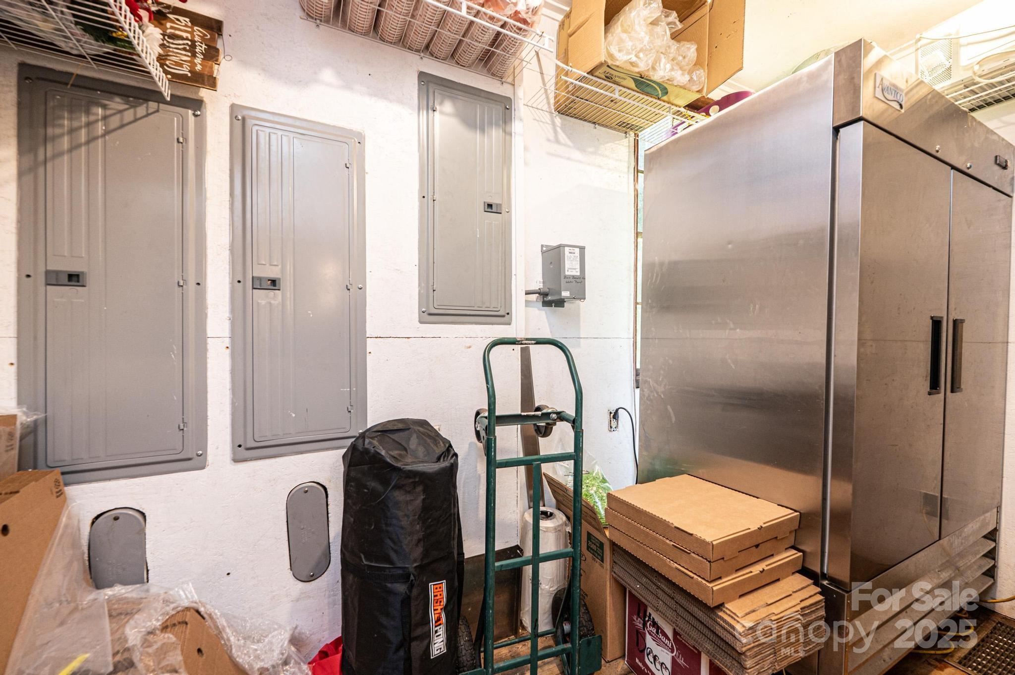 6353 Buffalo Cove Road Property Photo 11