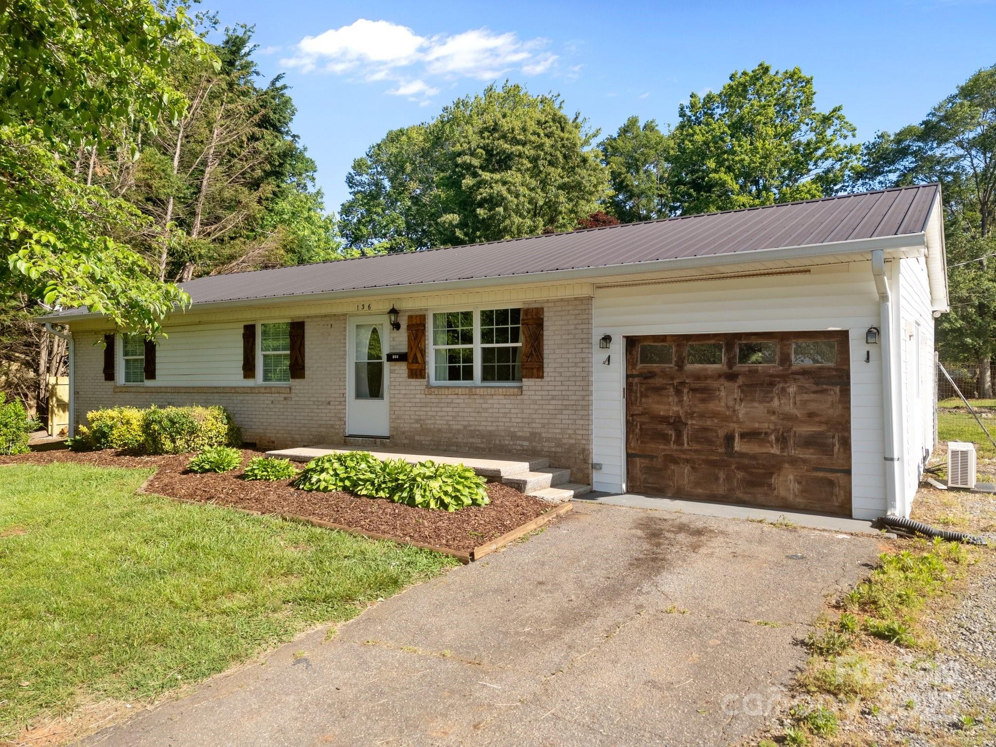 136 Kent Drive Property Photo 3