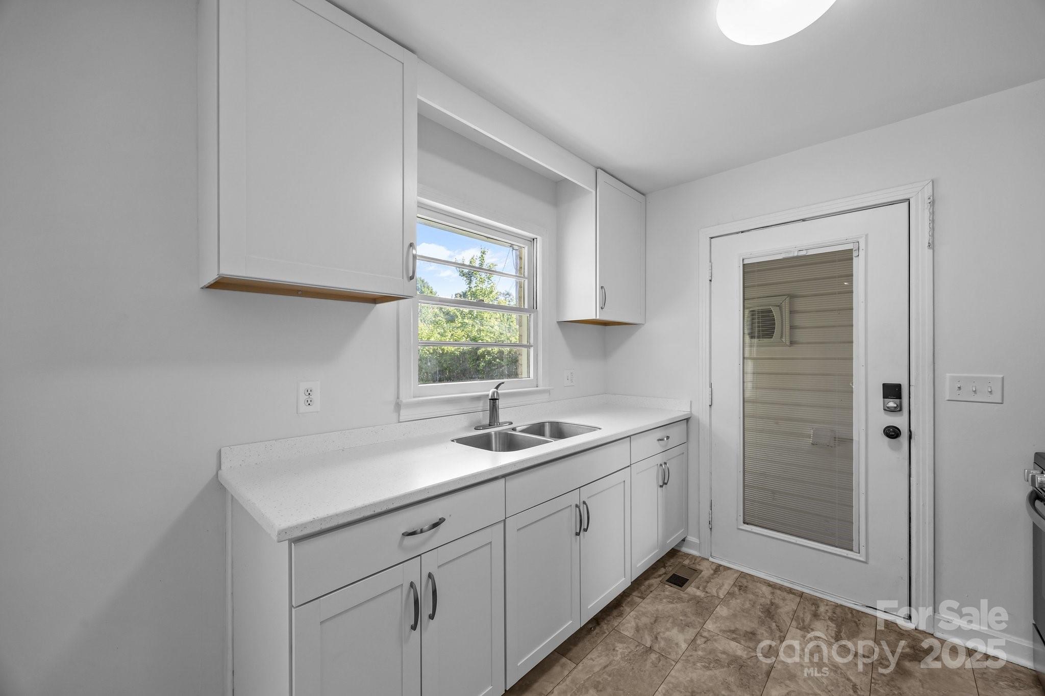 136 Kent Drive Property Photo 14