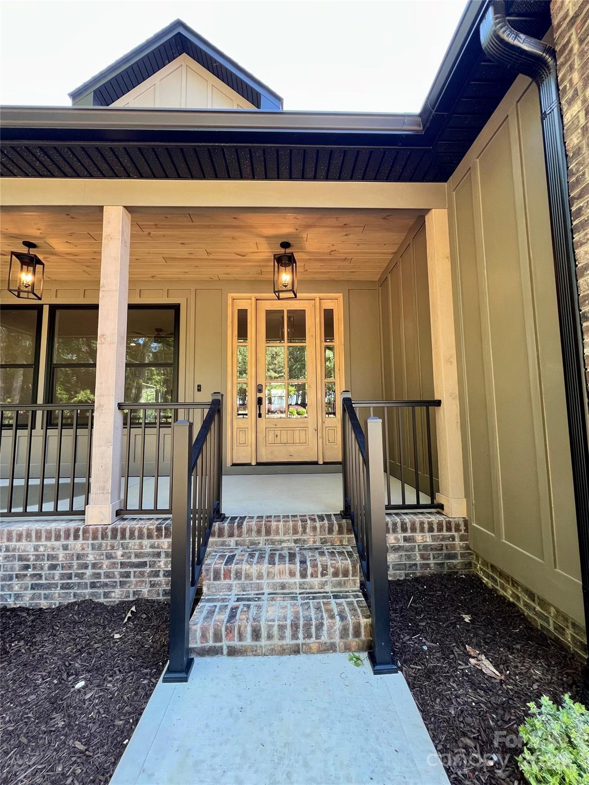 603 Turnberry Court Property Photo 4