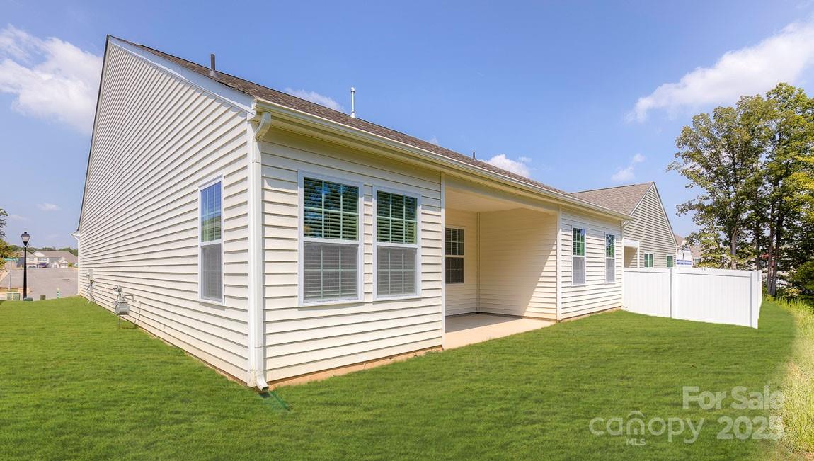 5523 Pamplona Way Property Photo 2