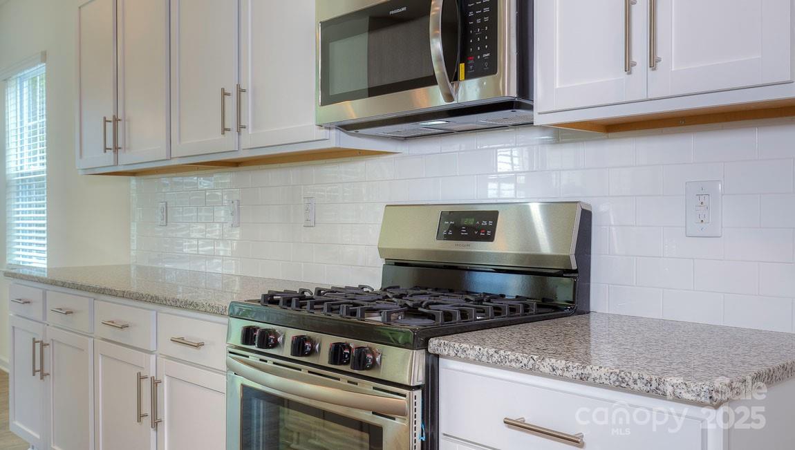 5523 Pamplona Way Property Photo 9