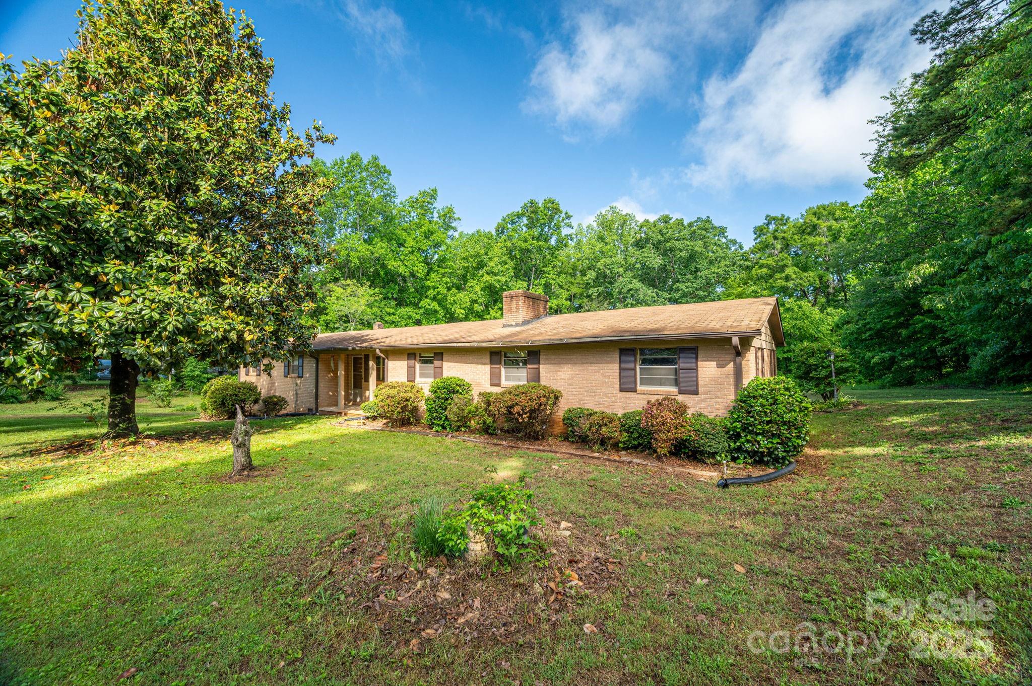 2871 Loviee Road Property Photo