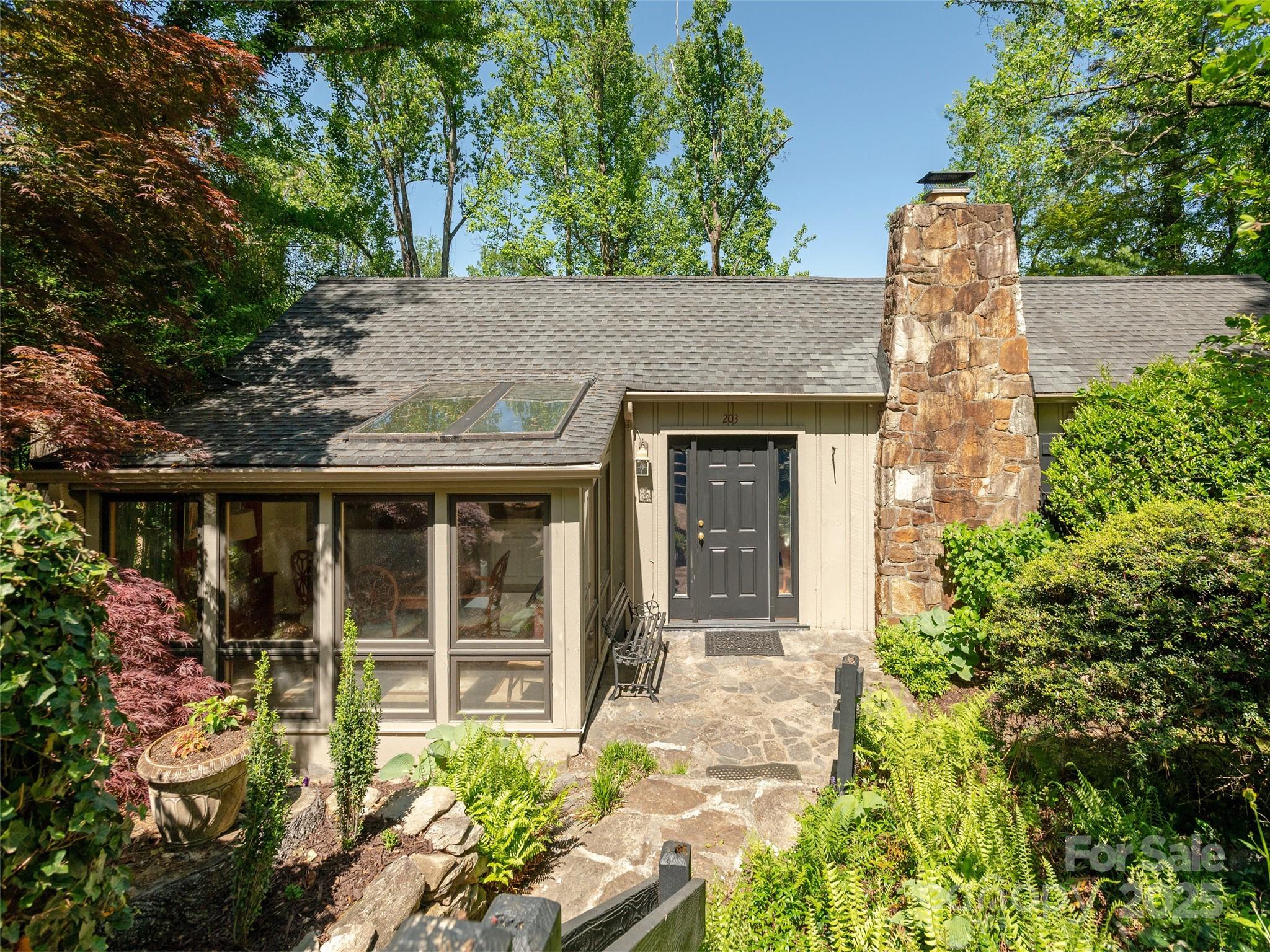 203 Lake Drive Property Photo