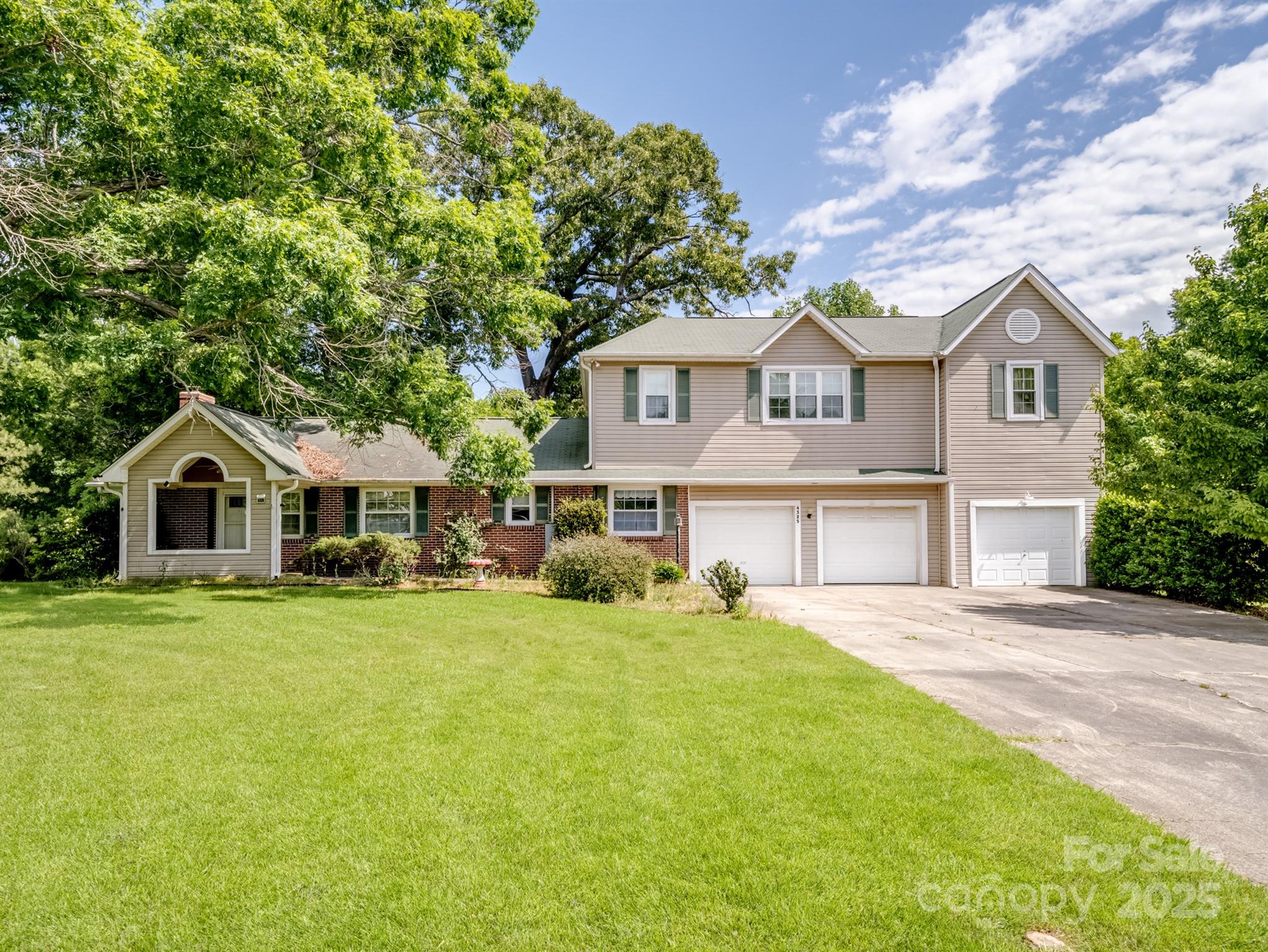 4325 Wolf Pond Road Property Photo
