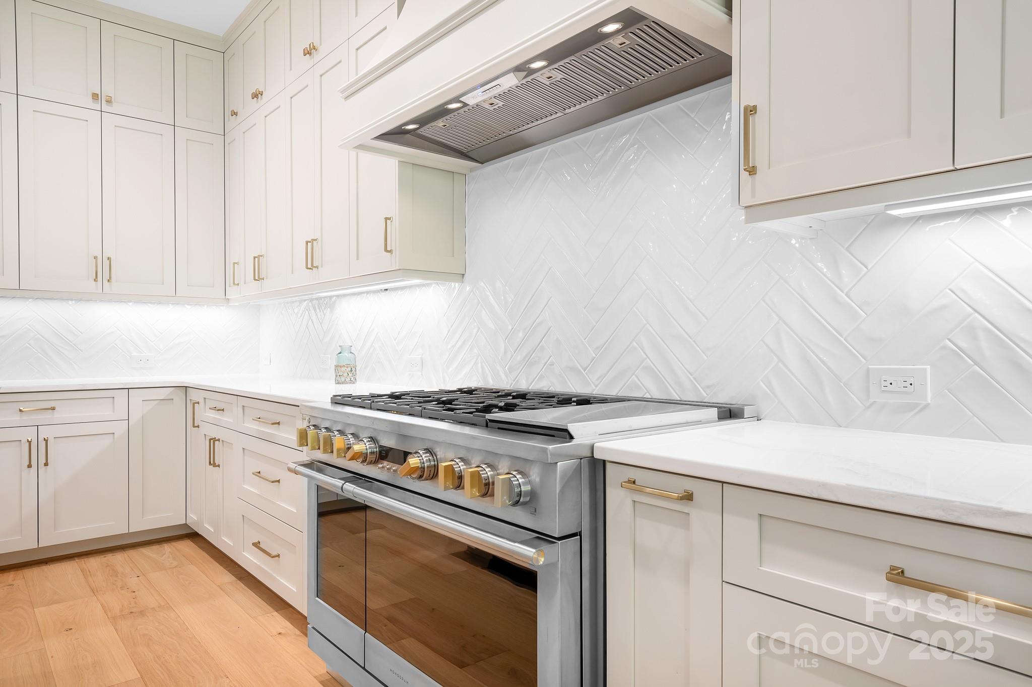 136 Castleview Lane Property Photo 12