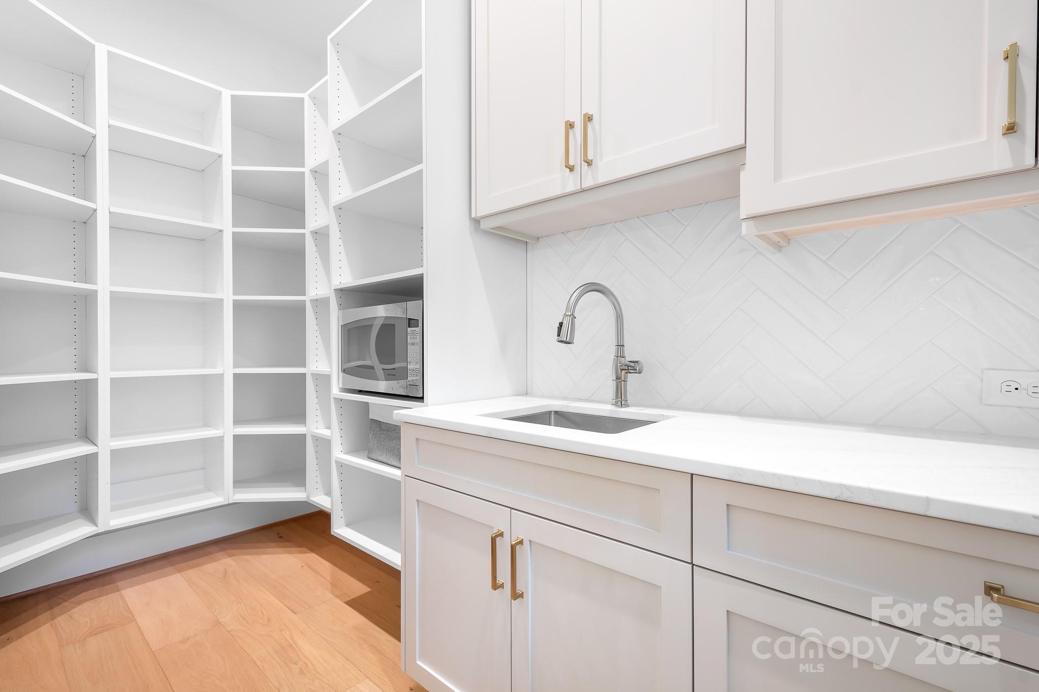 136 Castleview Lane Property Photo 14