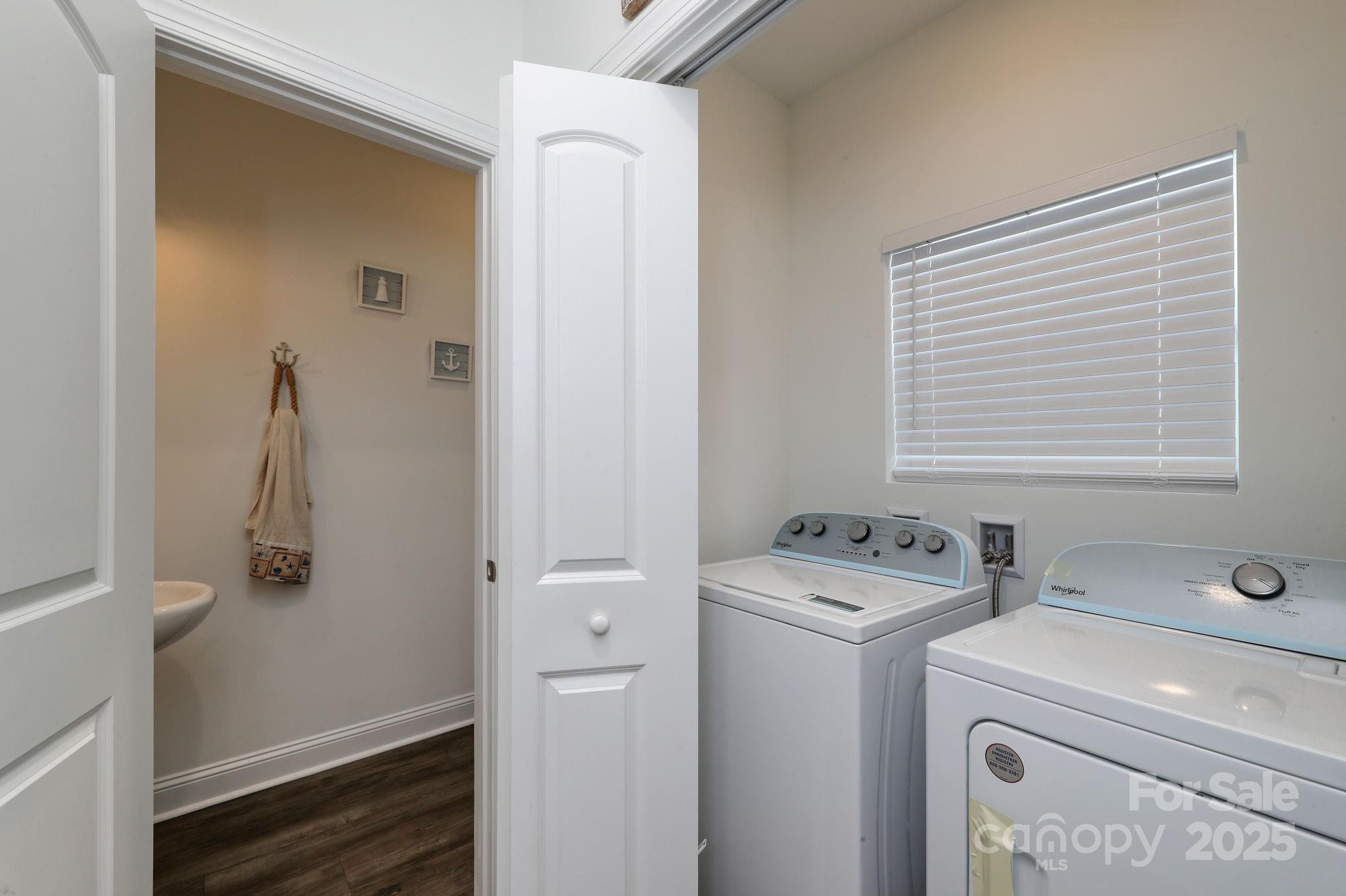 412 N Oak Street Property Photo 7