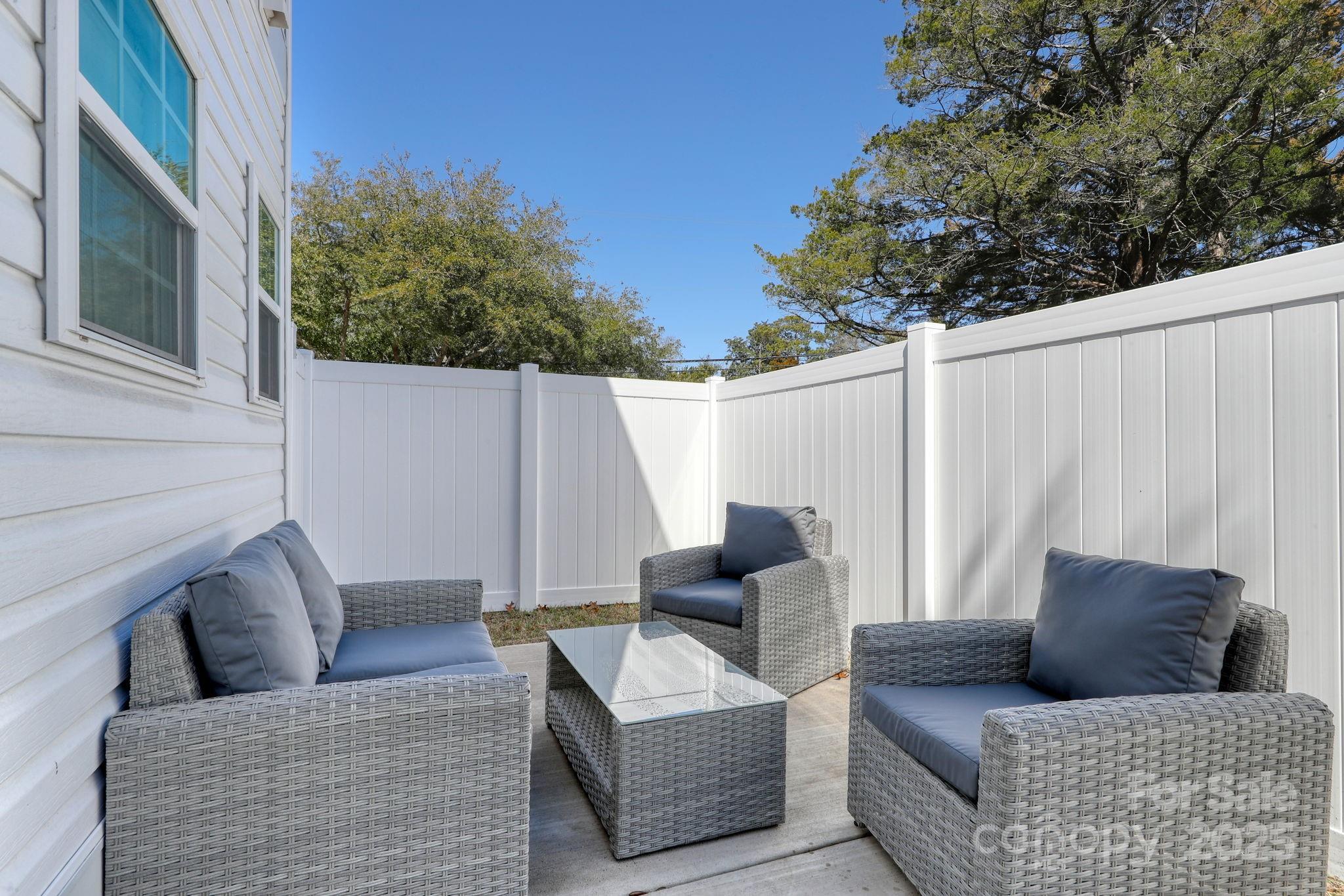412 N Oak Street Property Photo 16