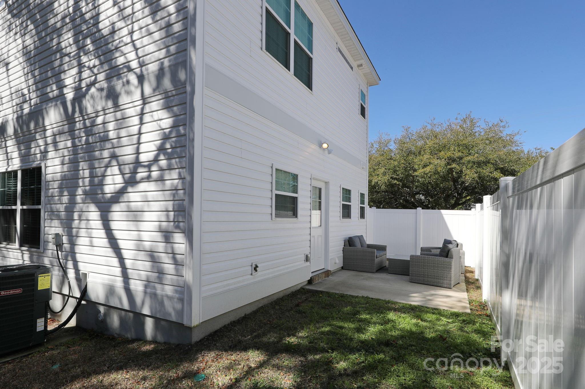 412 N Oak Street Property Photo 17